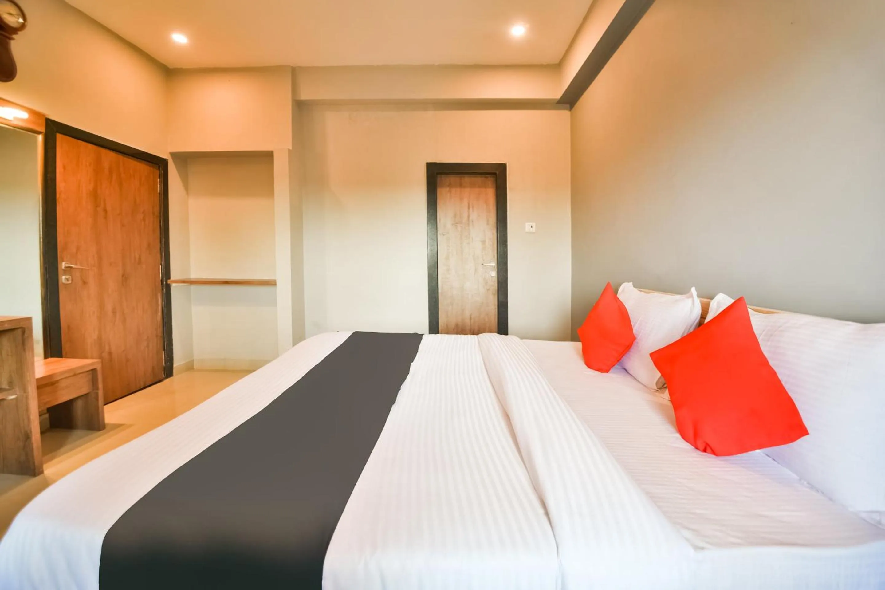 Bedroom, Bed in Capital O Amit Palace