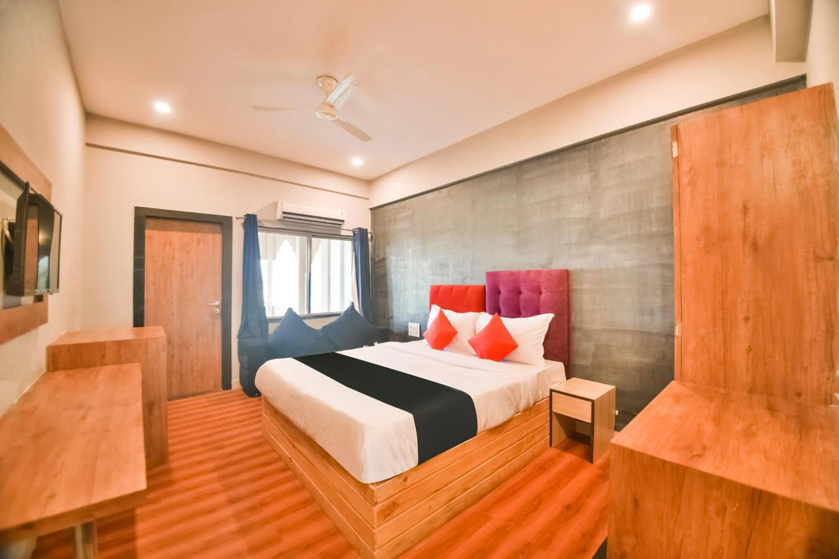 Bedroom, Bed in Capital O Amit Palace