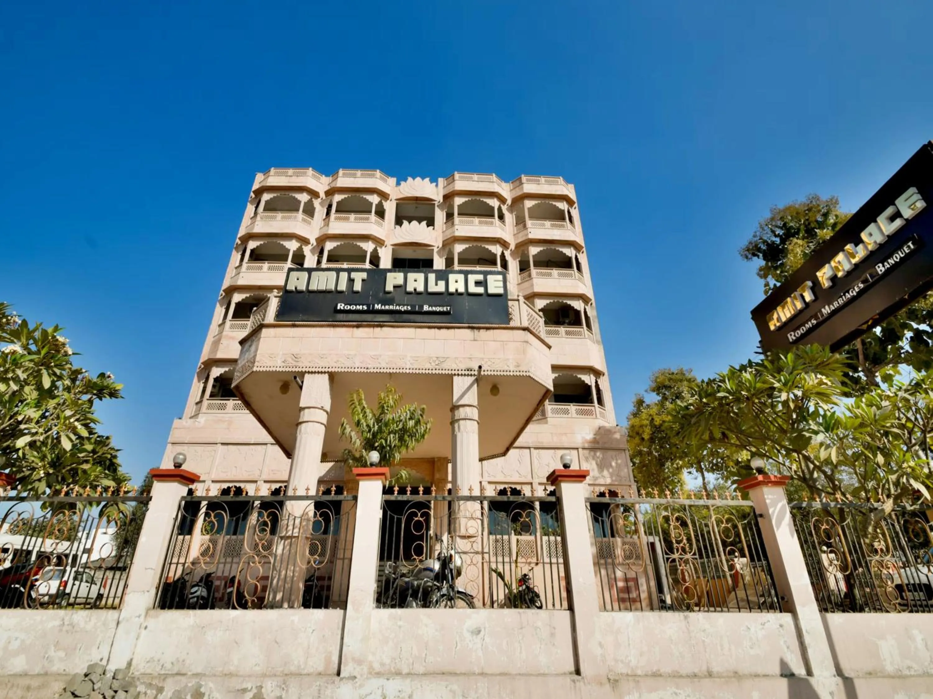 Facade/entrance in Capital O Amit Palace