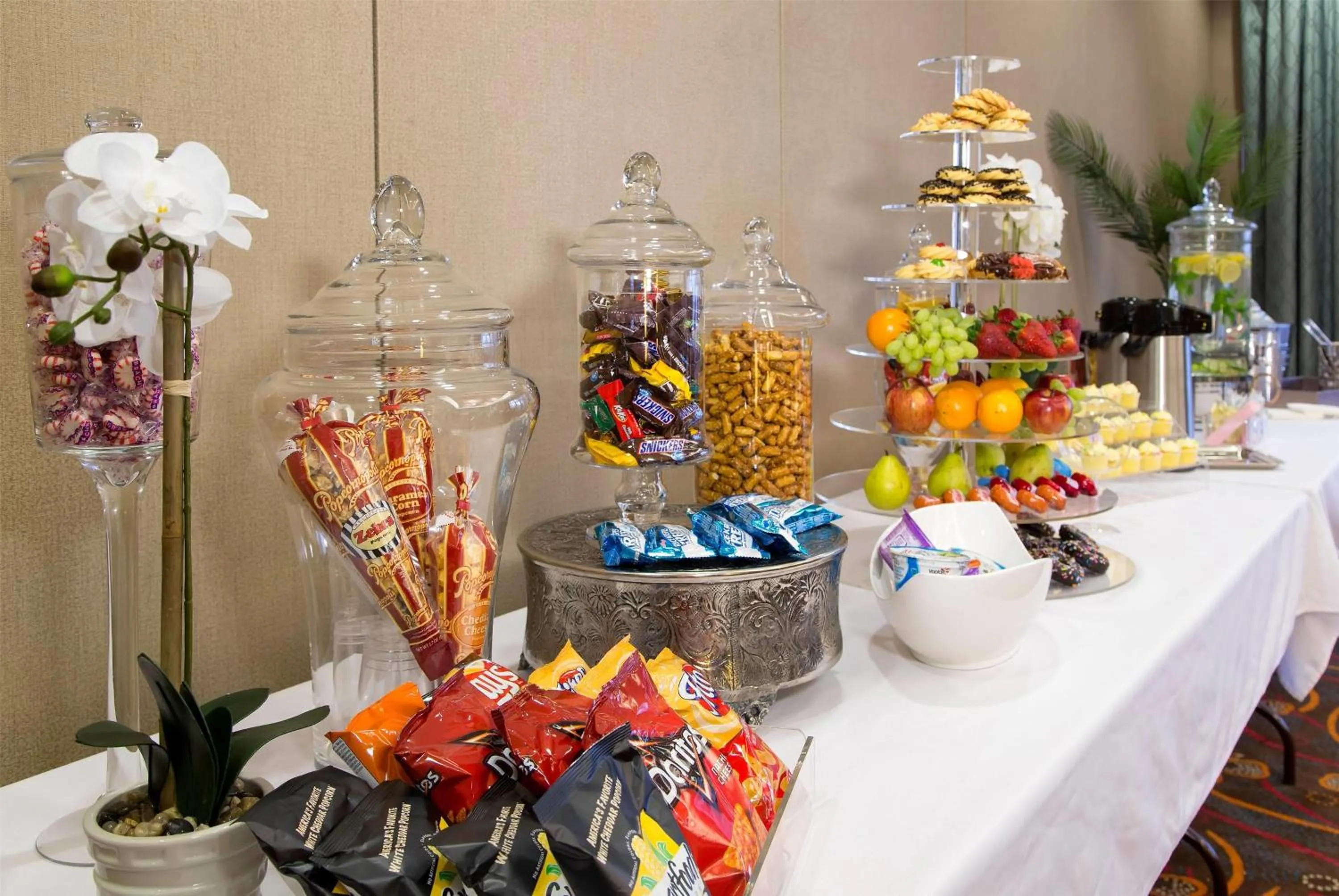 Meeting/conference room in Ramada Plaza by Wyndham Orlando Resort & Suites Intl Drive - Newly Renovated!