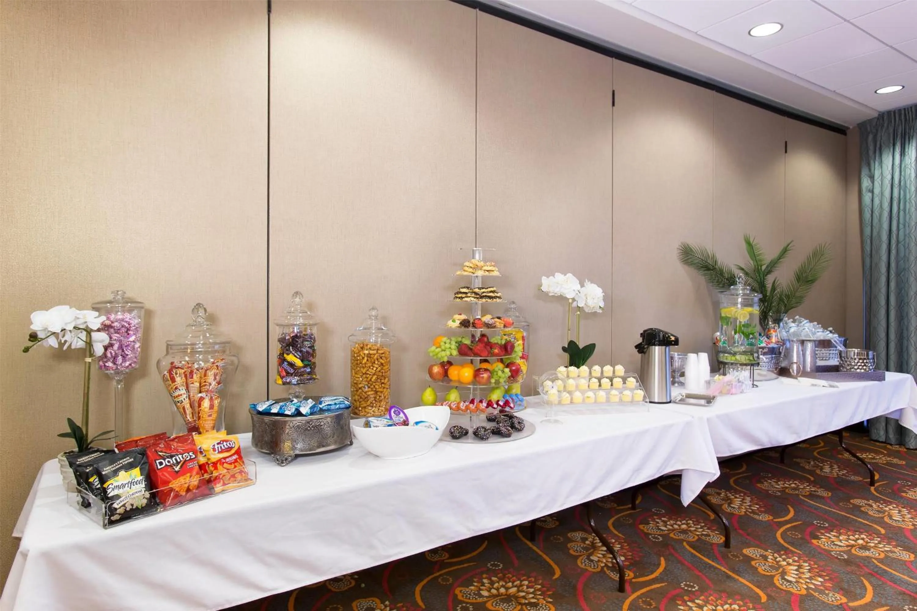 Meeting/conference room in Ramada Plaza by Wyndham Orlando Resort & Suites Intl Drive - Newly Renovated!