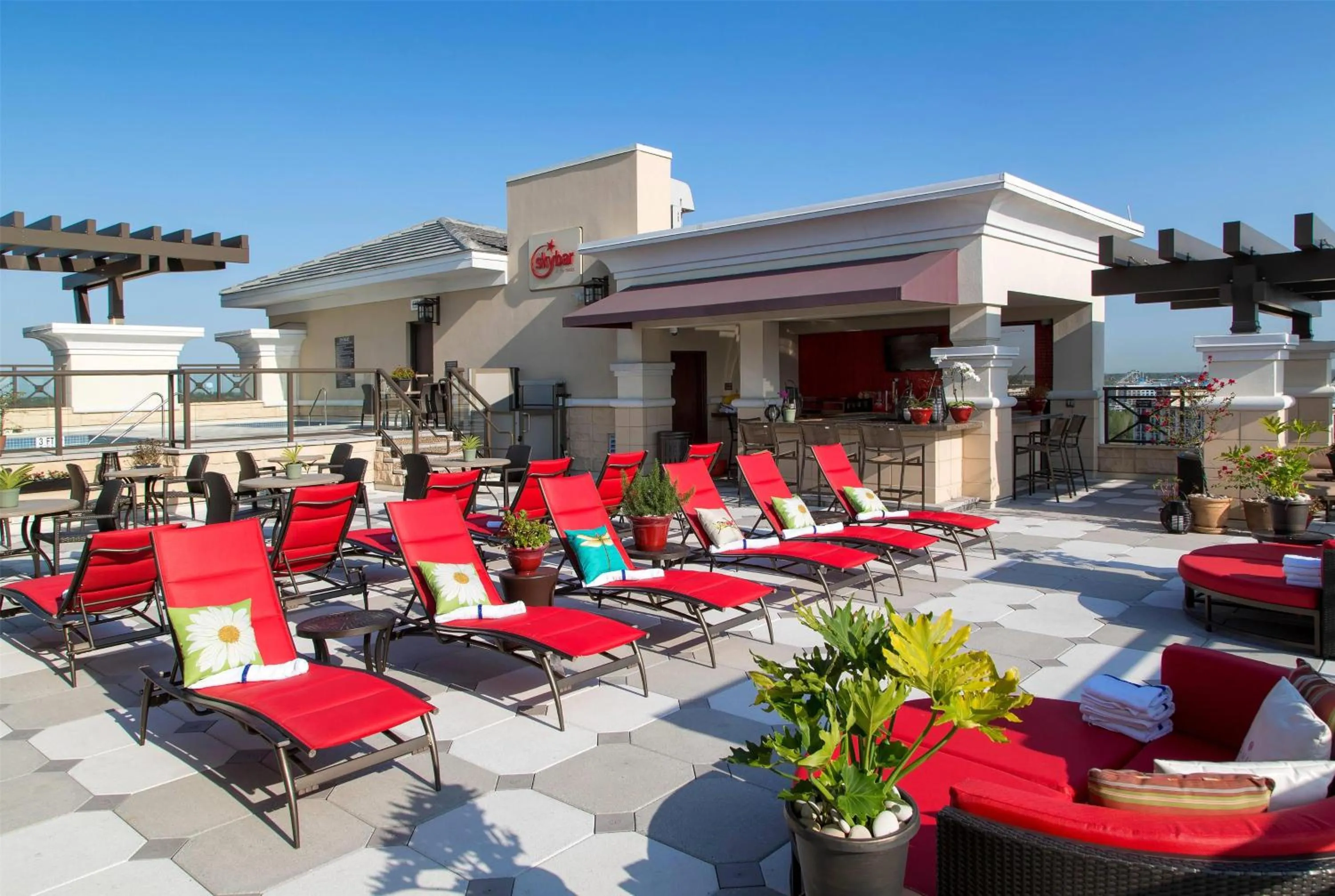 Lounge or bar in Ramada Plaza by Wyndham Orlando Resort & Suites Intl Drive - Newly Renovated!