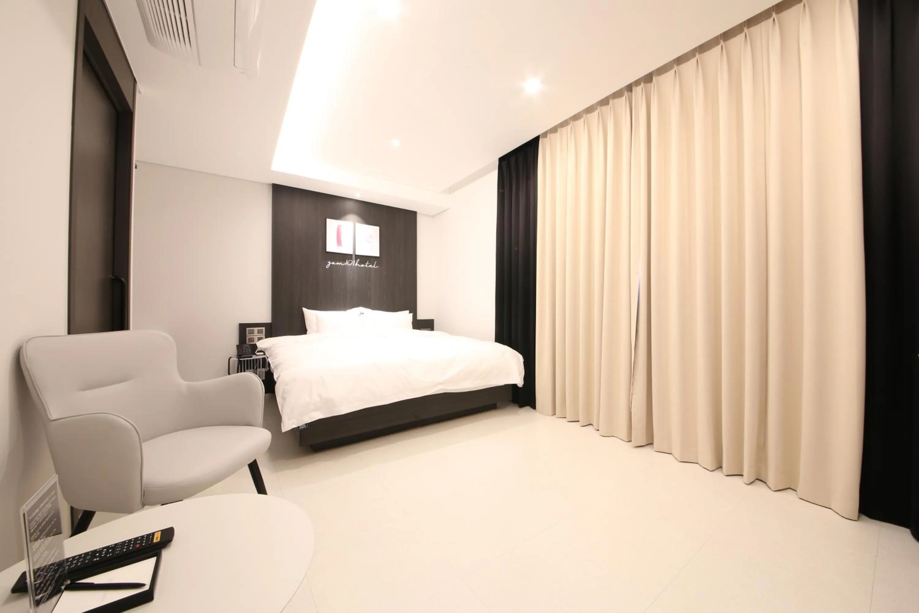 Bedroom, Bed in Zam 101