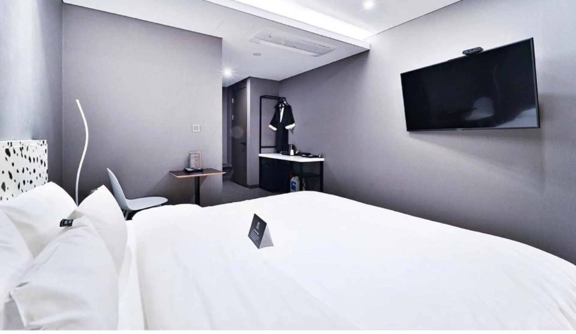 Bedroom, Bed in Zam 101