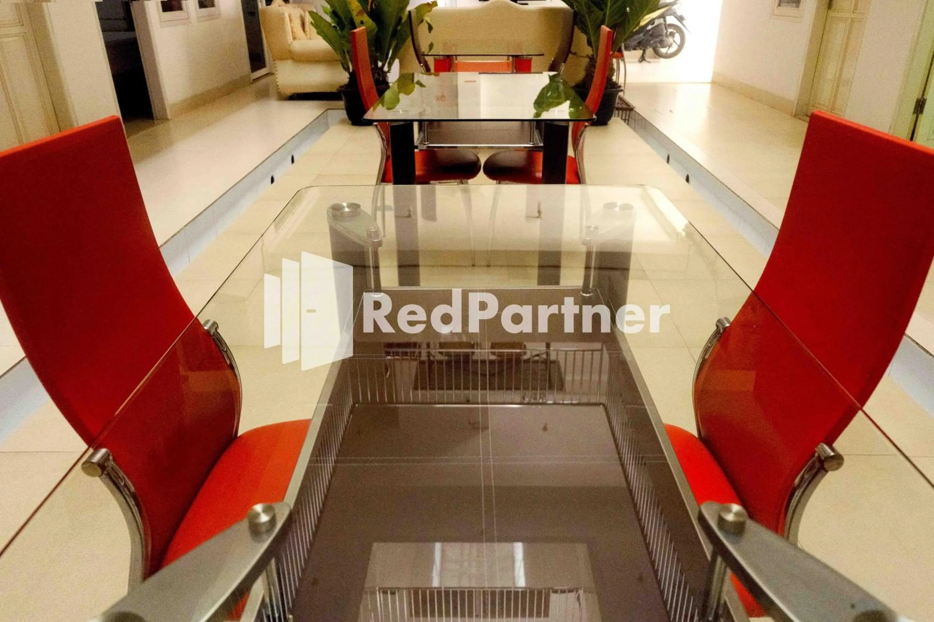 Dining area in Fortuner Homestay Syariah Makassar Mitra RedDoorz