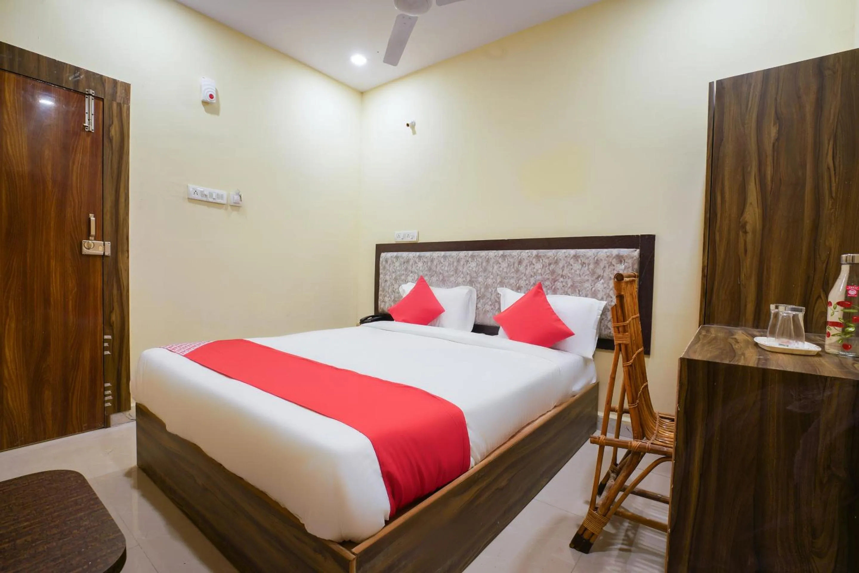Hotel O R Square Stay Near LB Nagar Metro