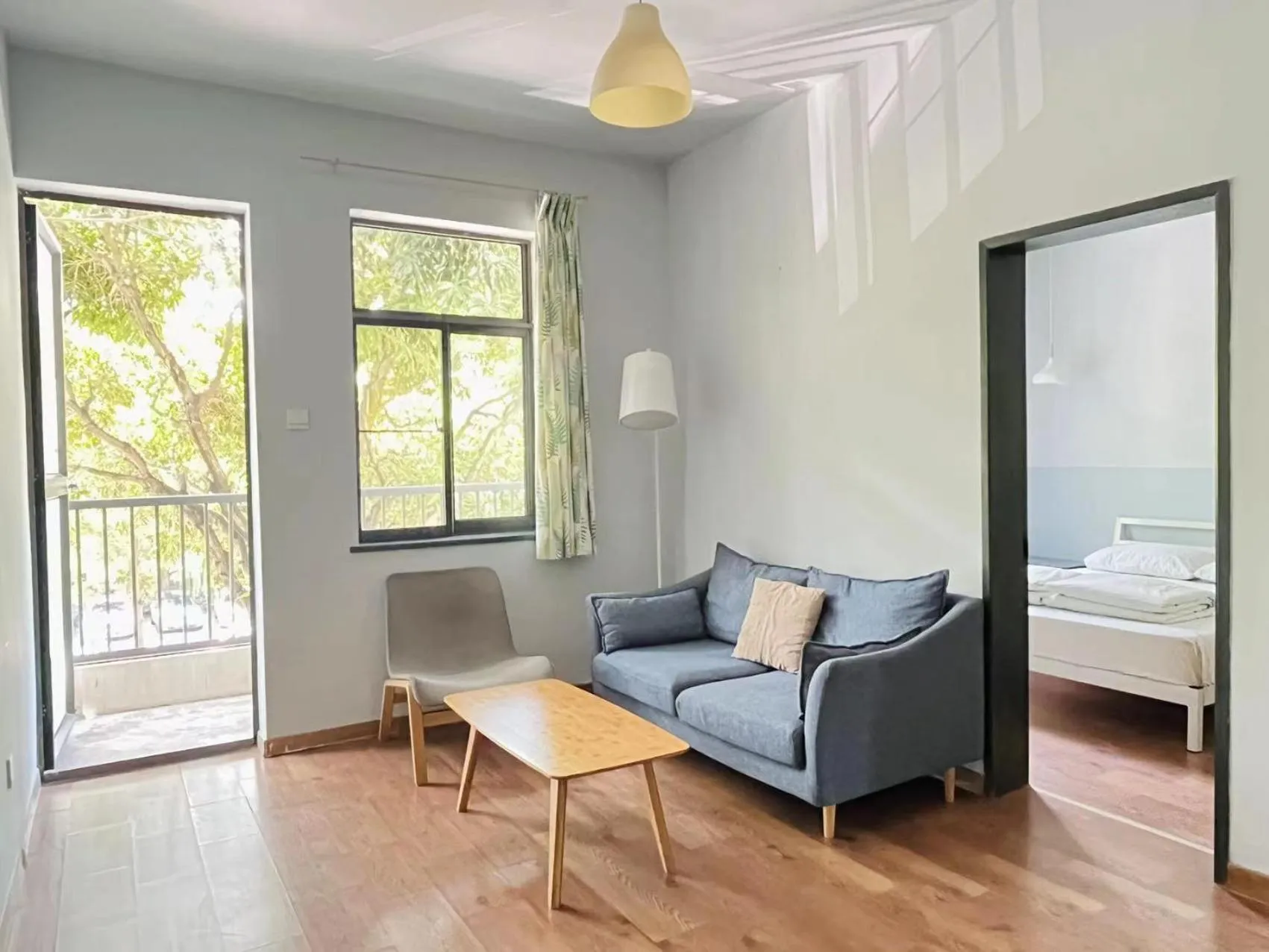 One-Bedroom Apartment with Balcony in Shenzhen Loft Youth Hostel