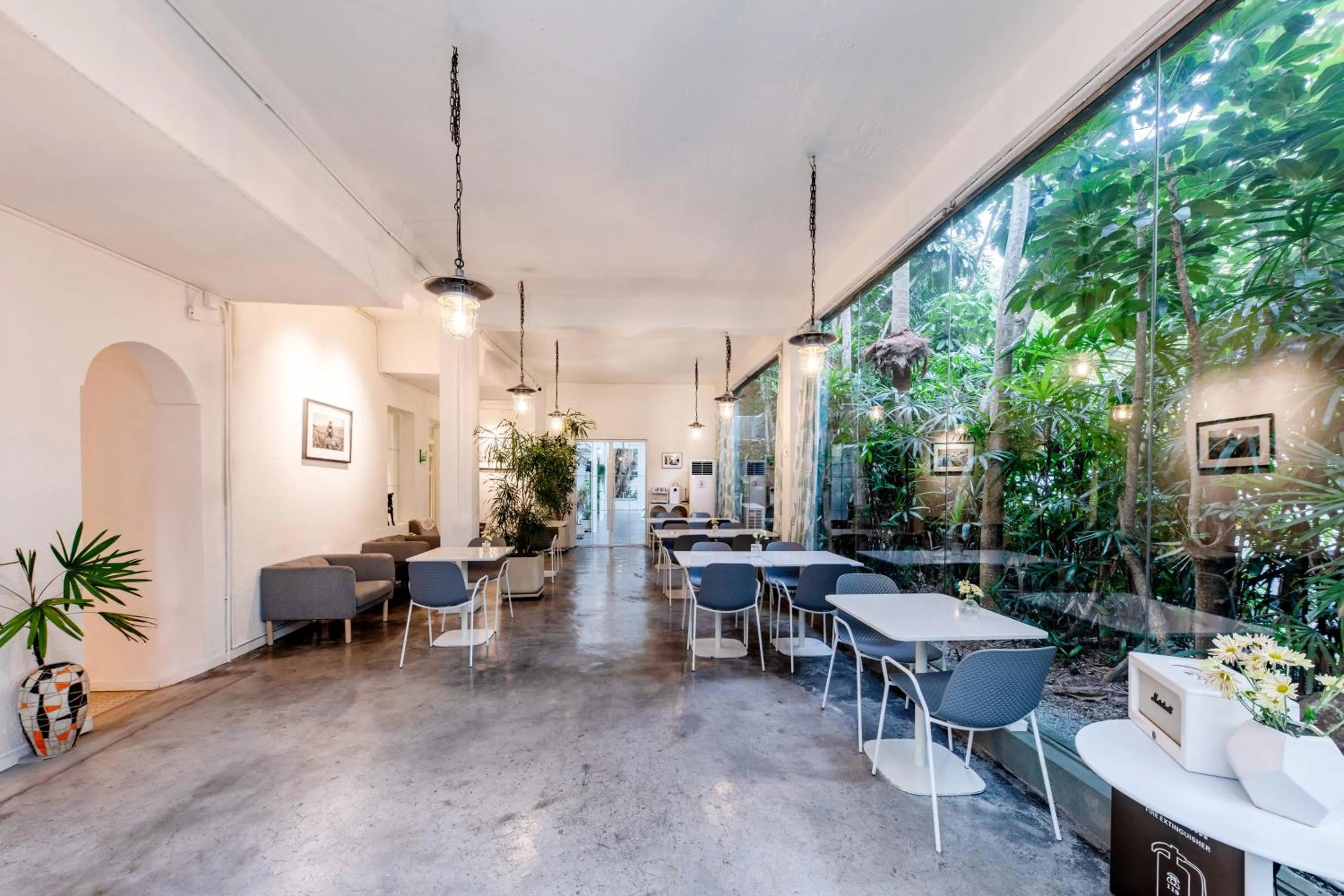 Communal lounge/ TV room in Shenzhen Loft Youth Hostel