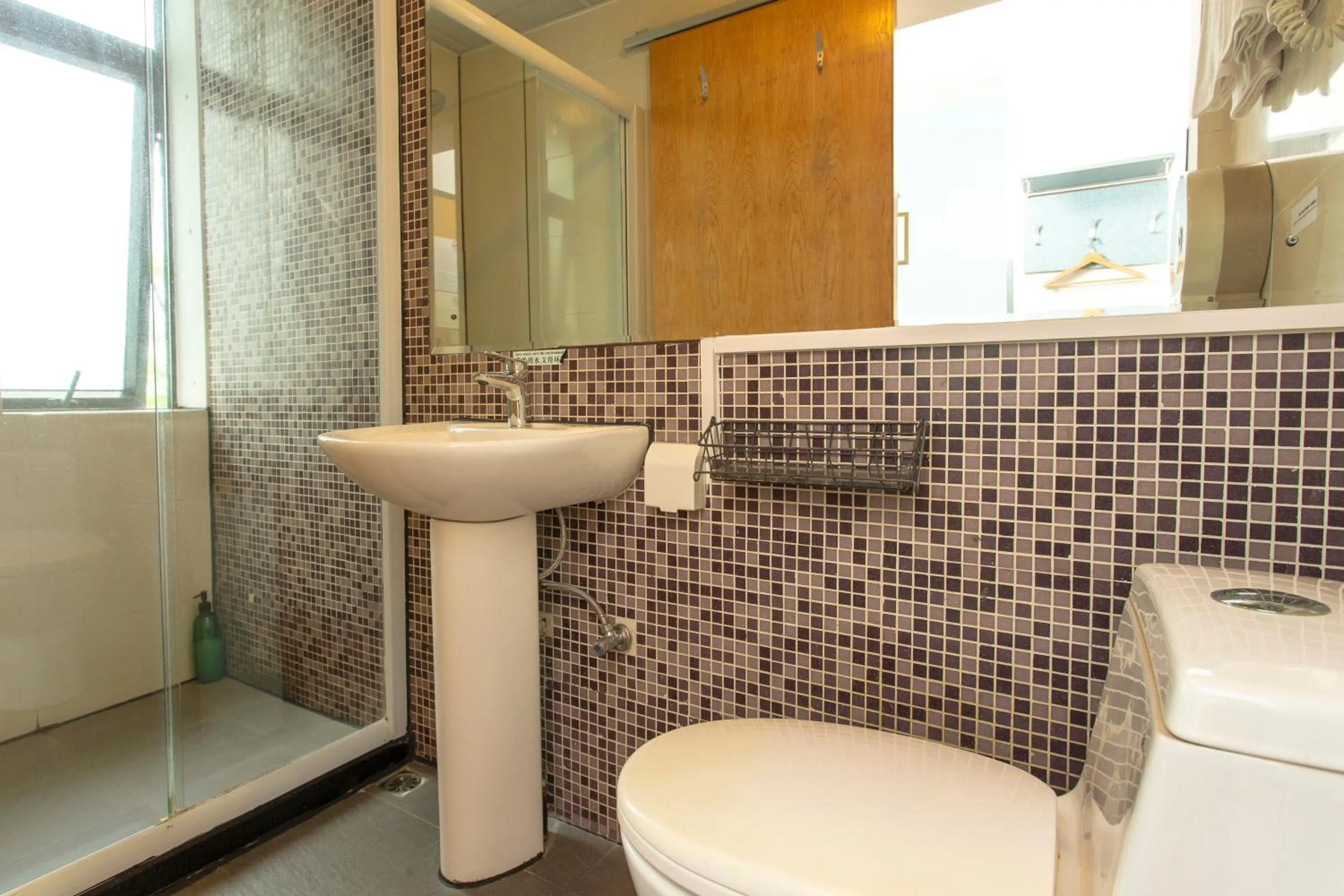 Toilet in Shenzhen Loft Youth Hostel