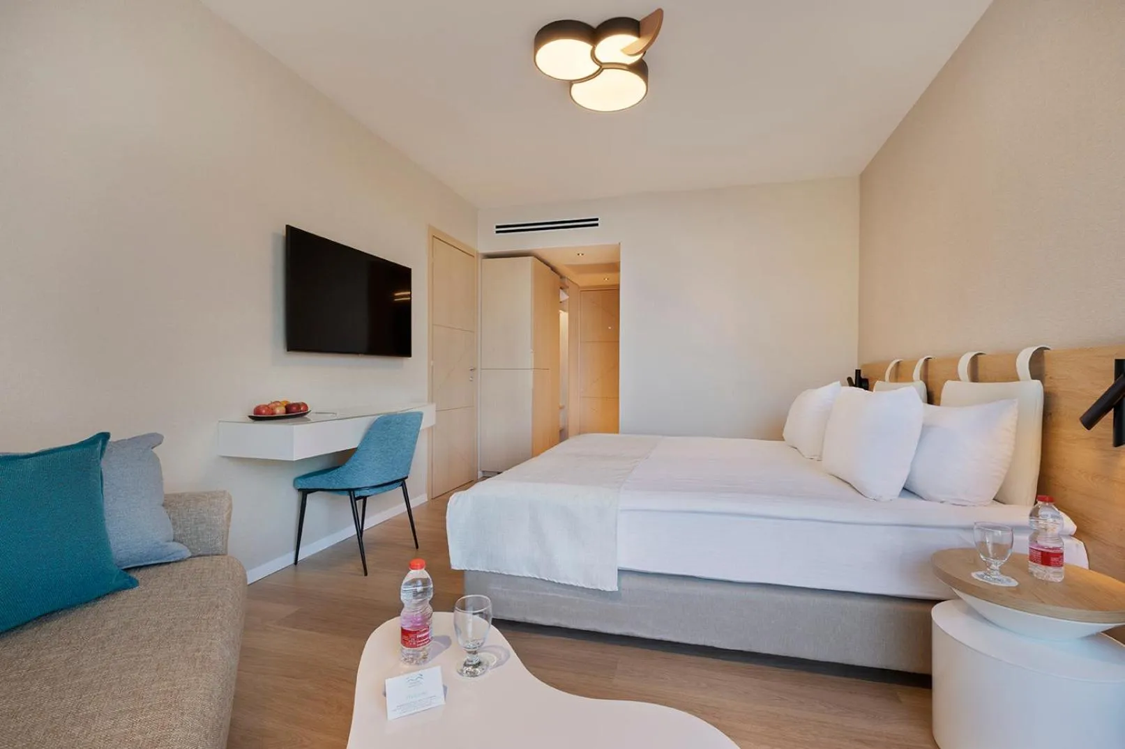 Photo of the whole room, Bed in Gai Beach Hotel