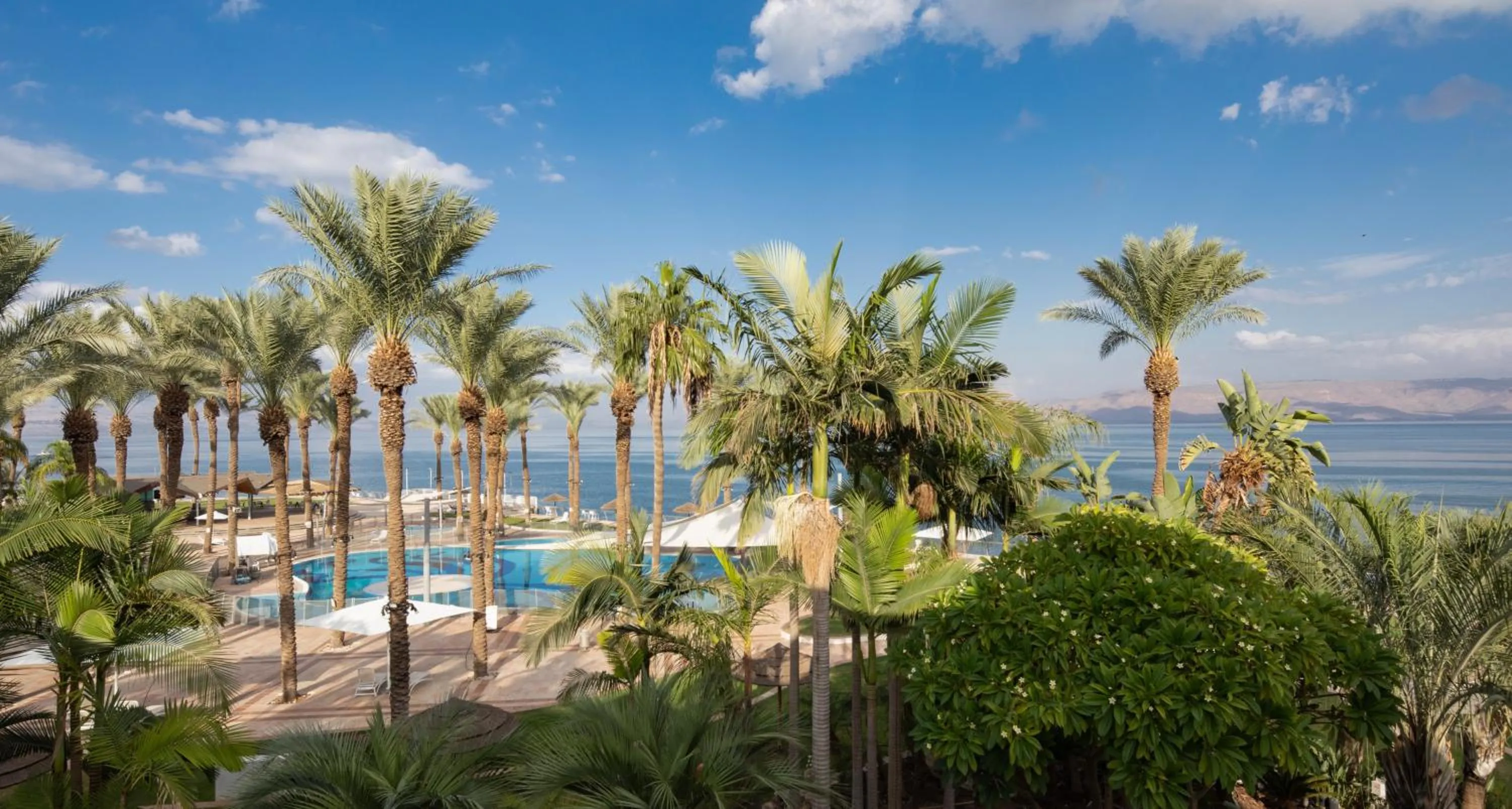 Swimming pool in Gai Beach Hotel