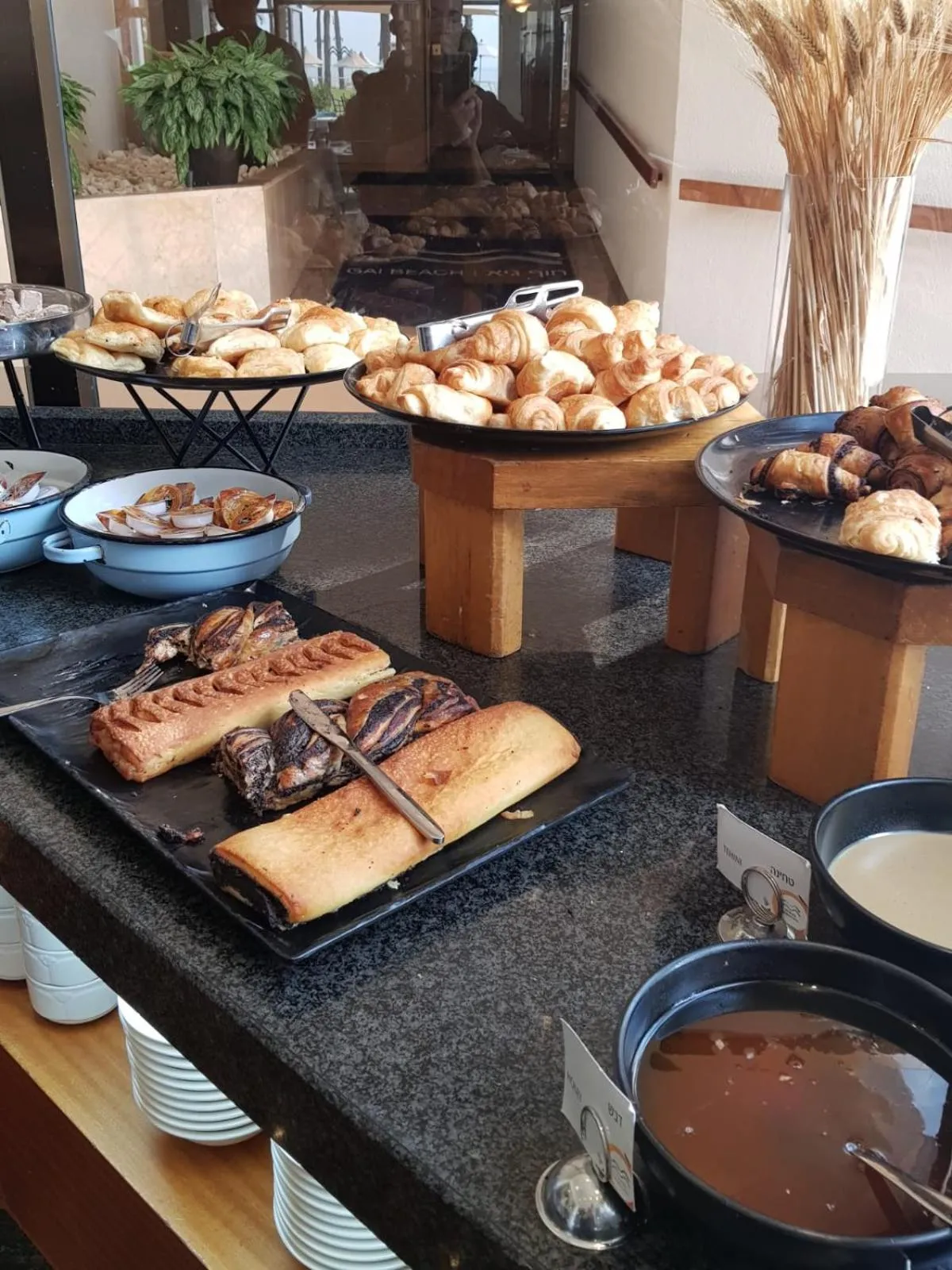 Food and drinks in Gai Beach Hotel