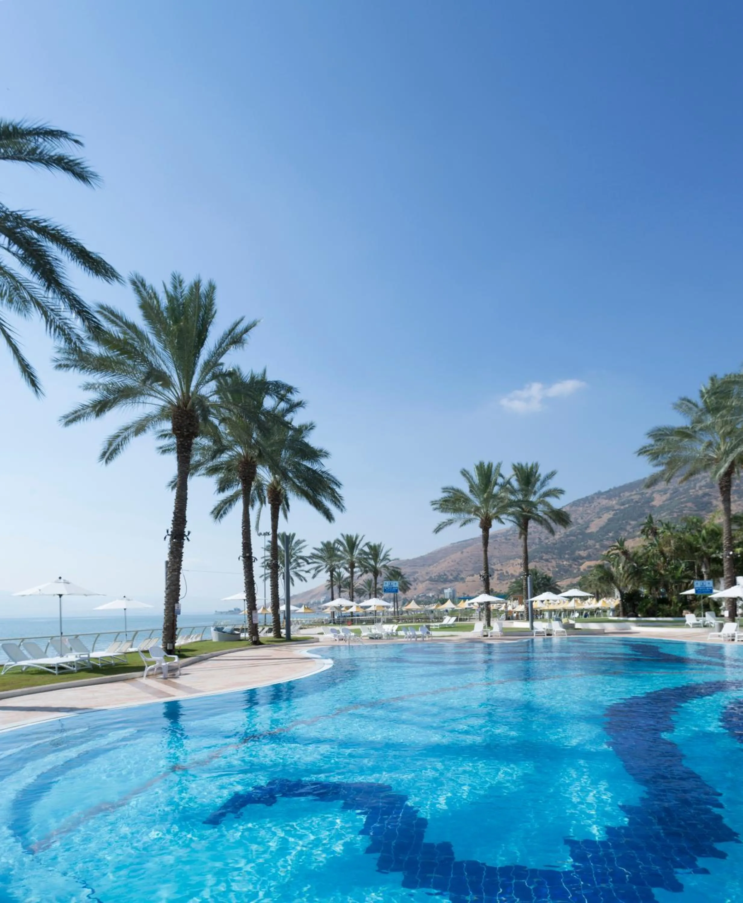 Swimming pool in Gai Beach Hotel