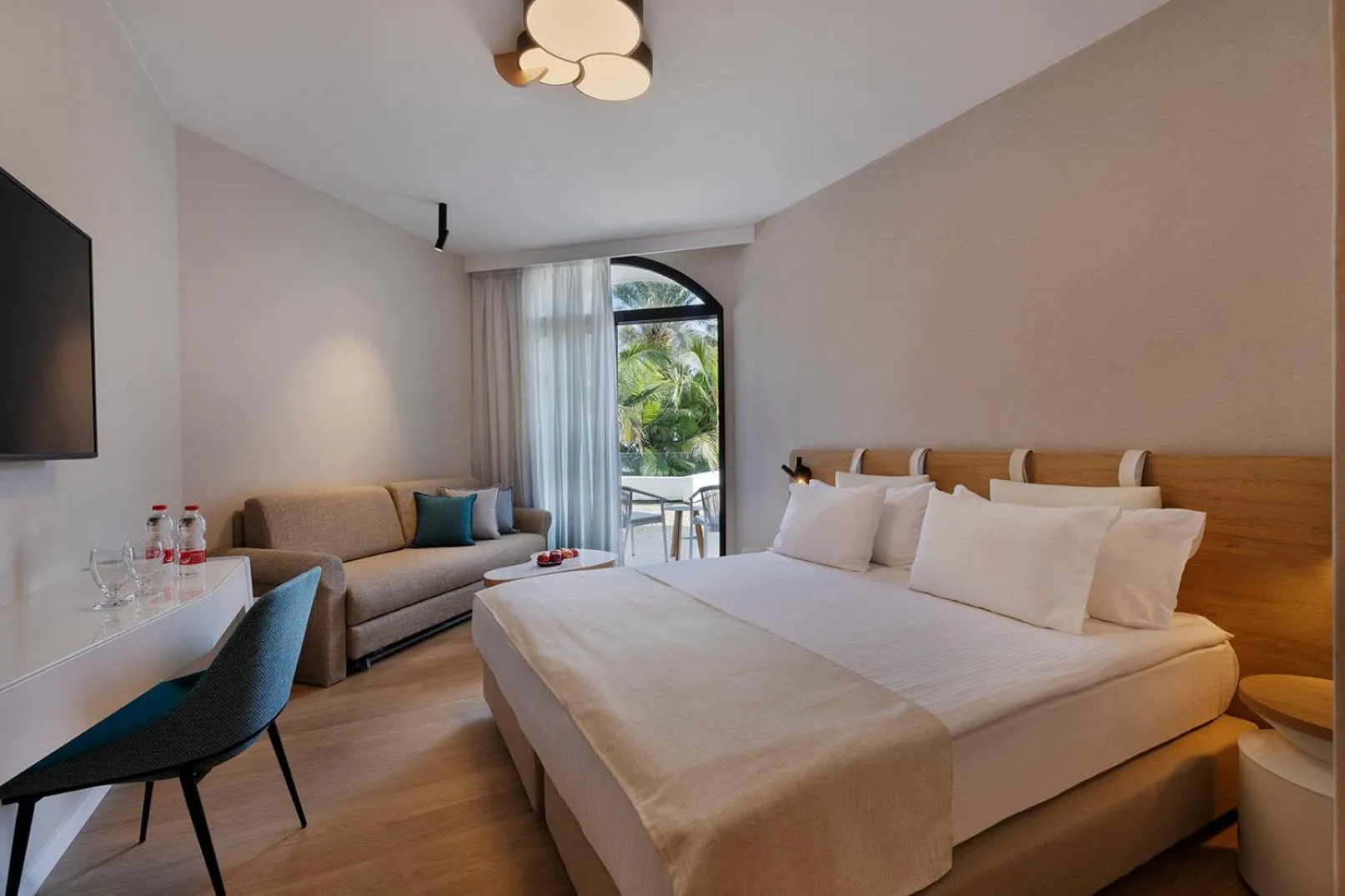 Photo of the whole room, Bed in Gai Beach Hotel