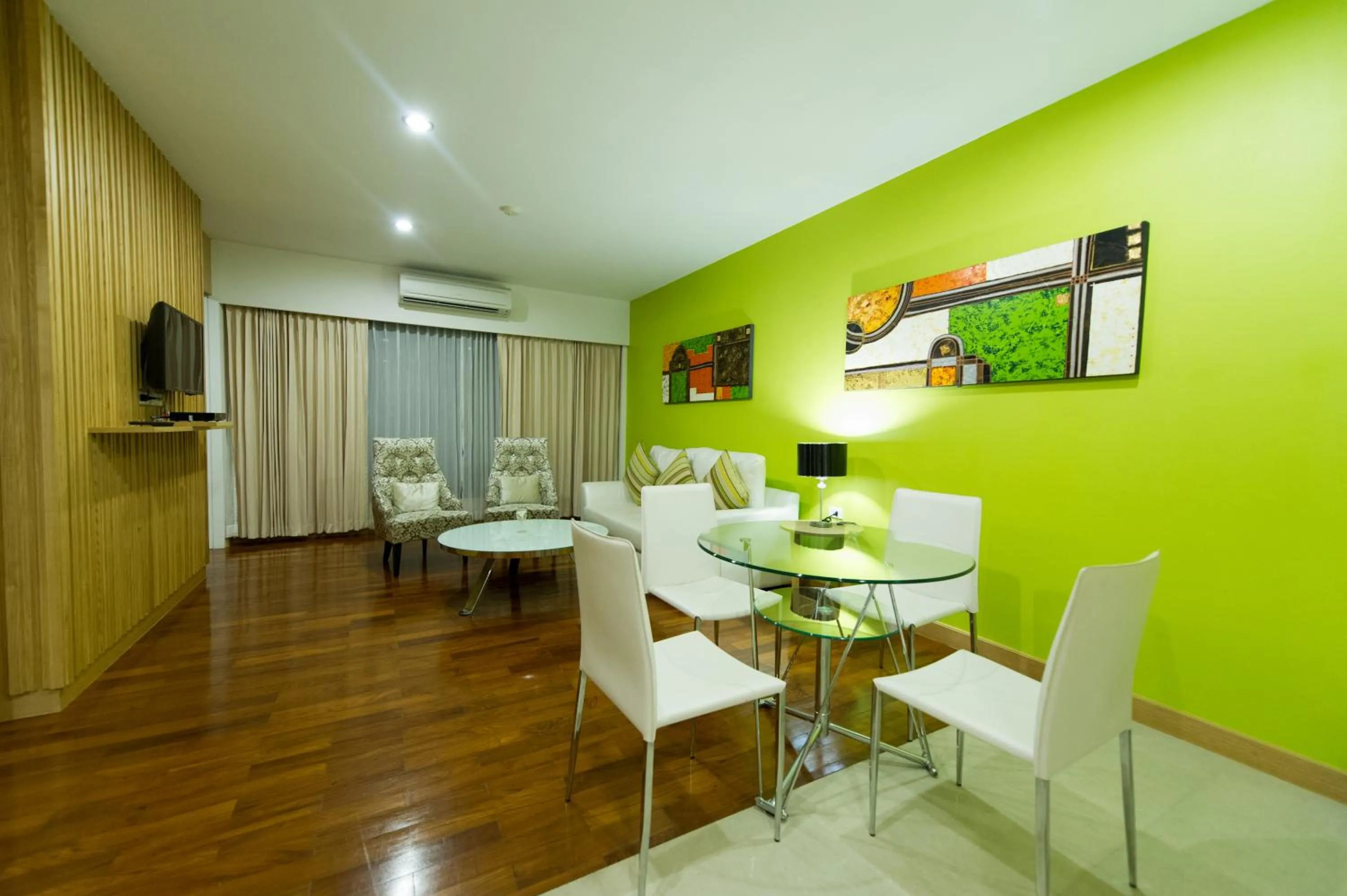 Dining area in Mamaison Hotel