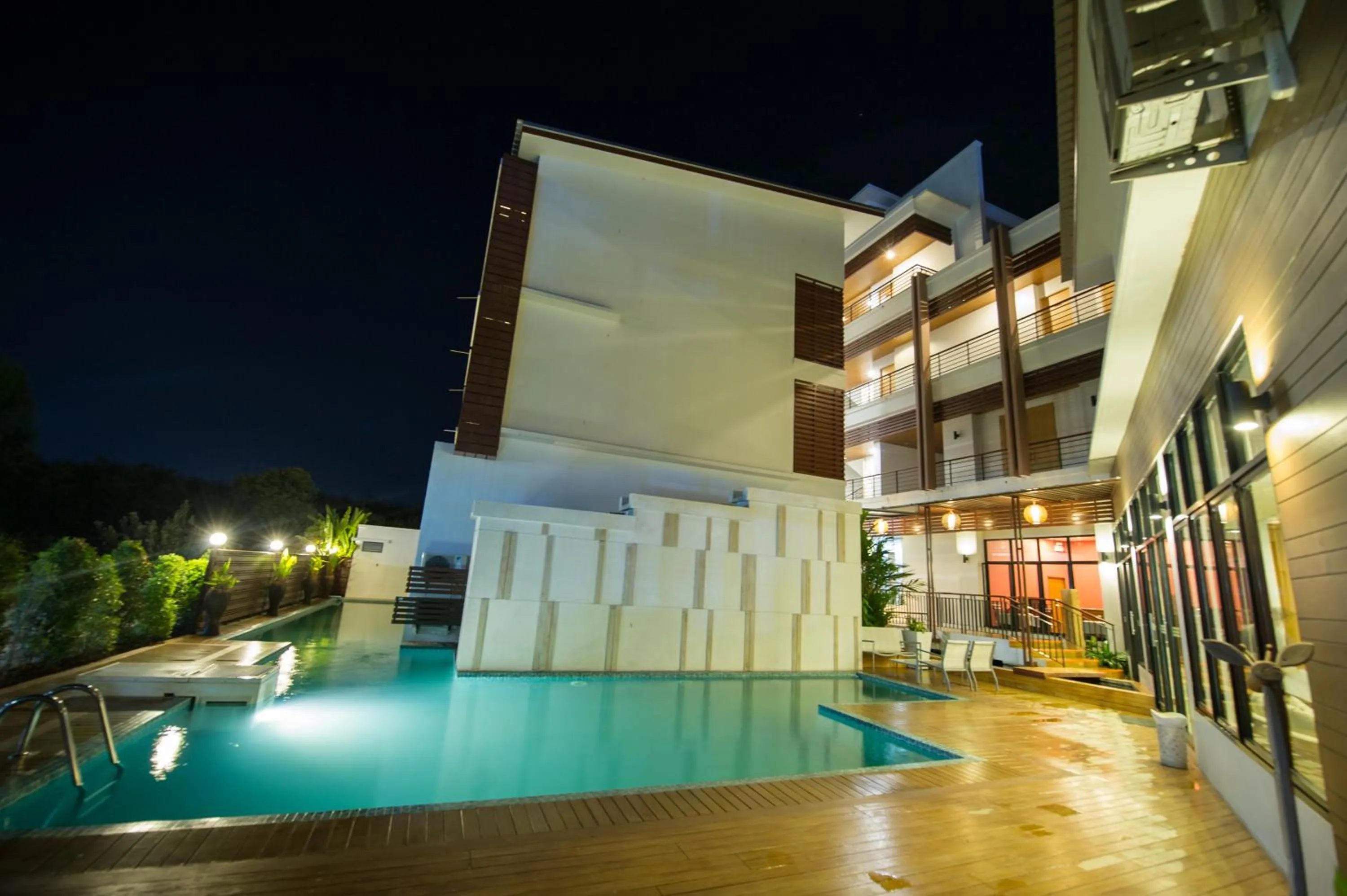 Swimming pool in Mamaison Hotel