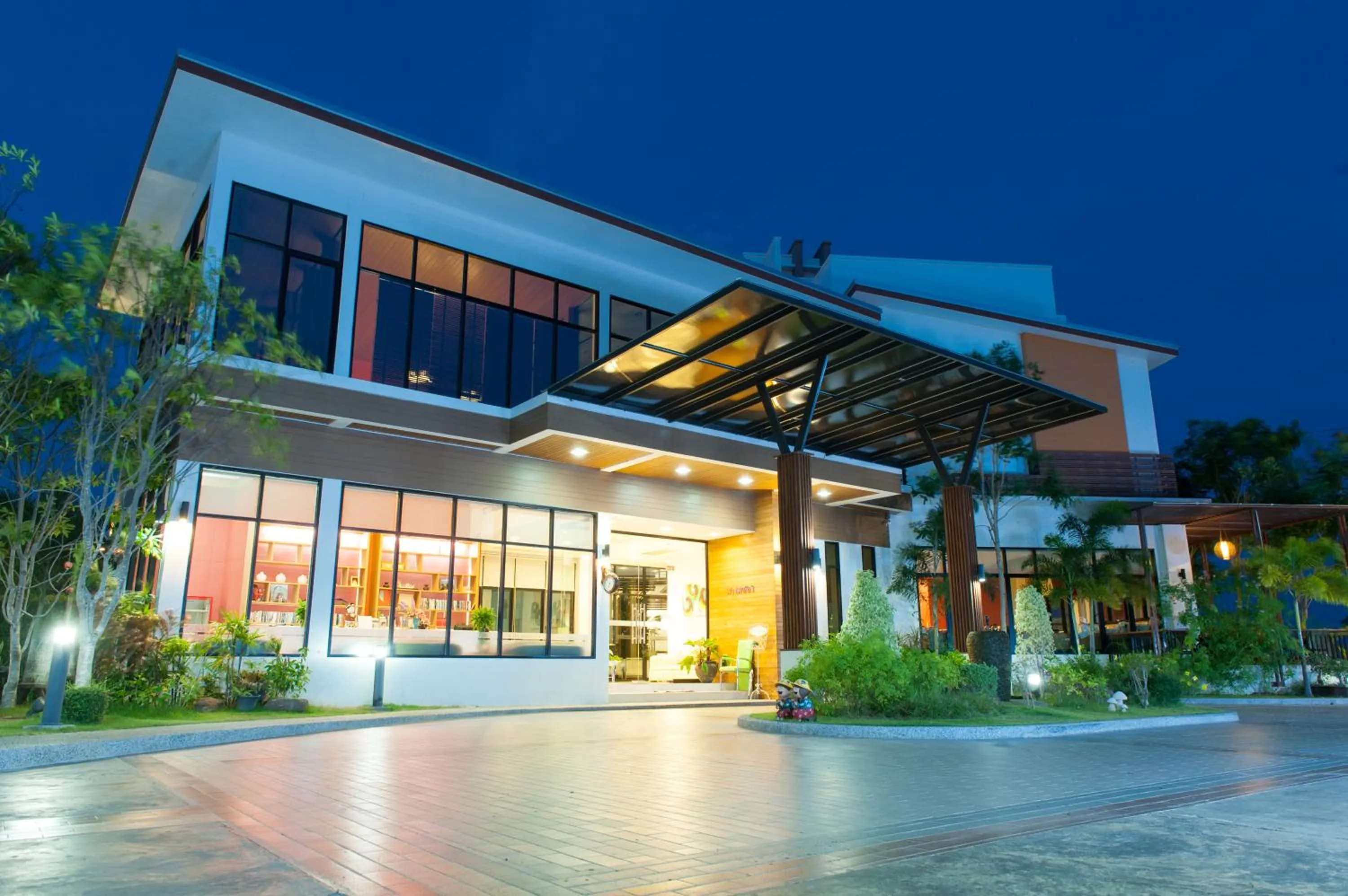 Facade/entrance in Mamaison Hotel