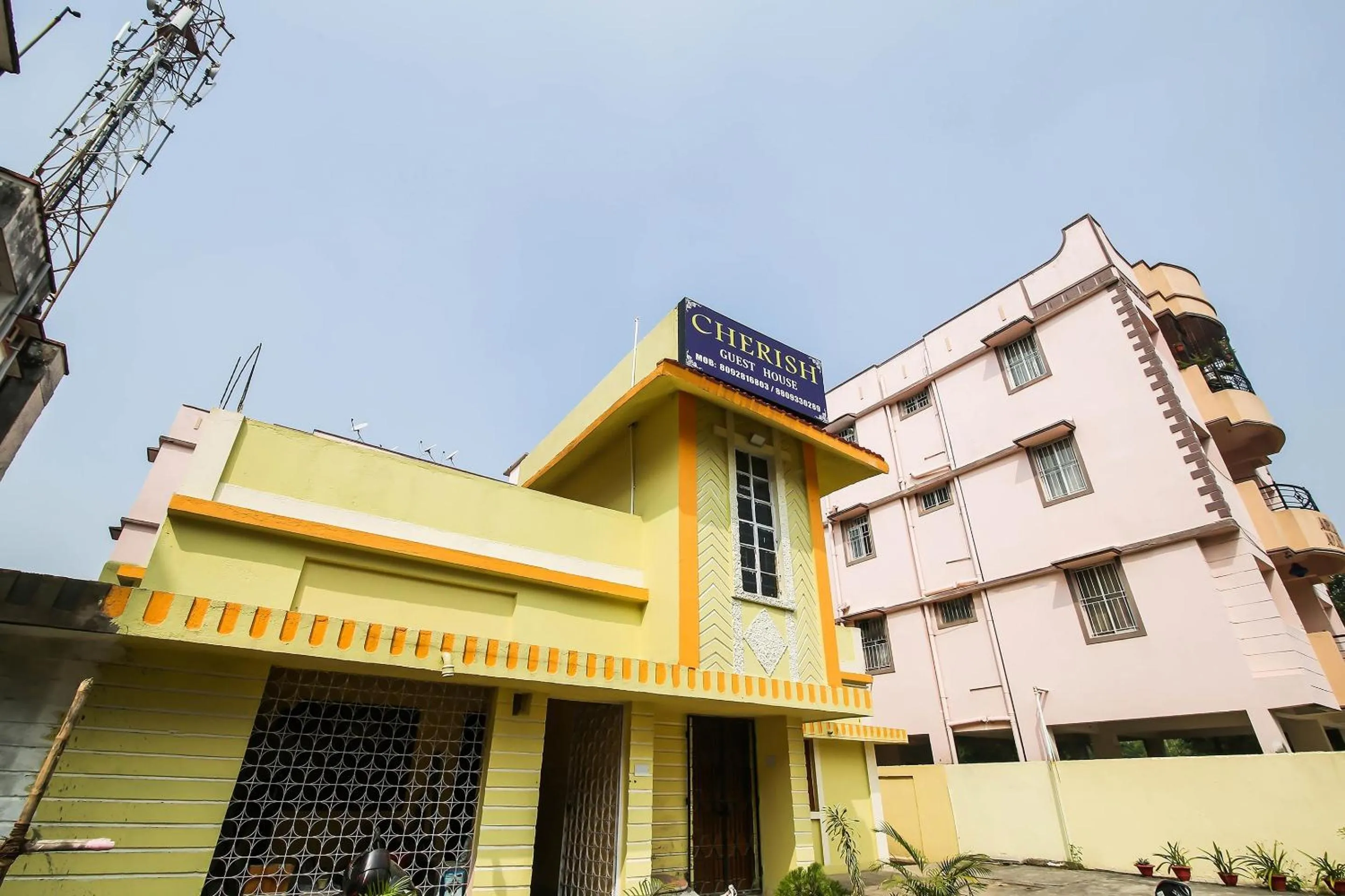 Facade/entrance in SPOT ON Cherish Guest House