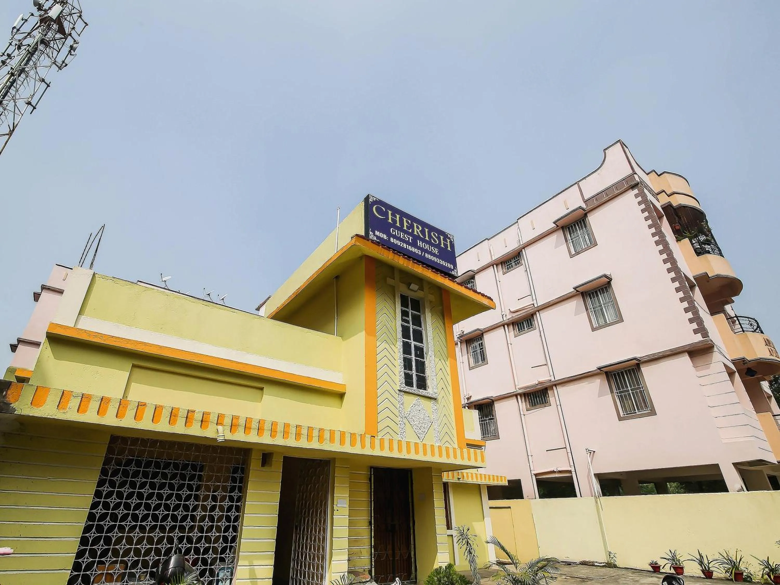 Facade/entrance in SPOT ON Cherish Guest House