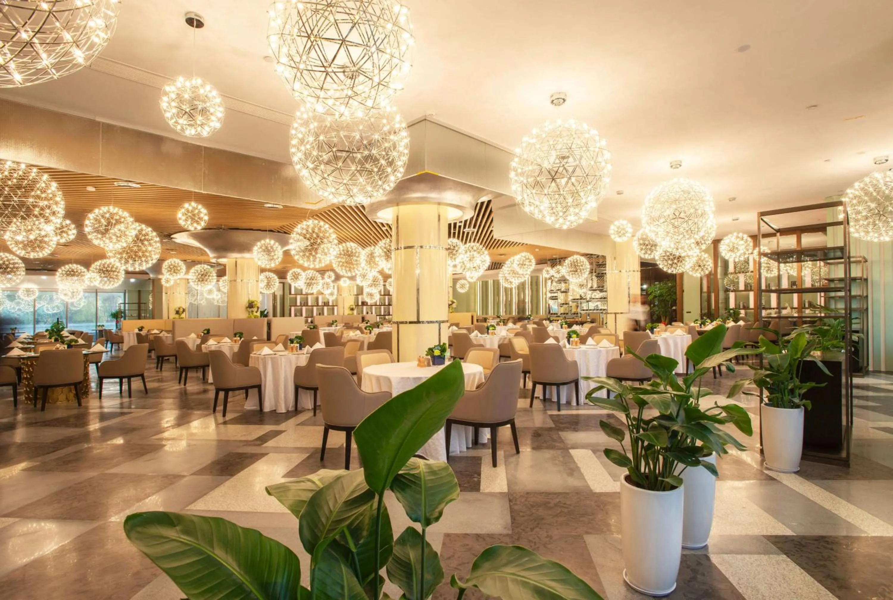 Restaurant/Places to Eat in Ramada Plaza by Wyndham Nanxun