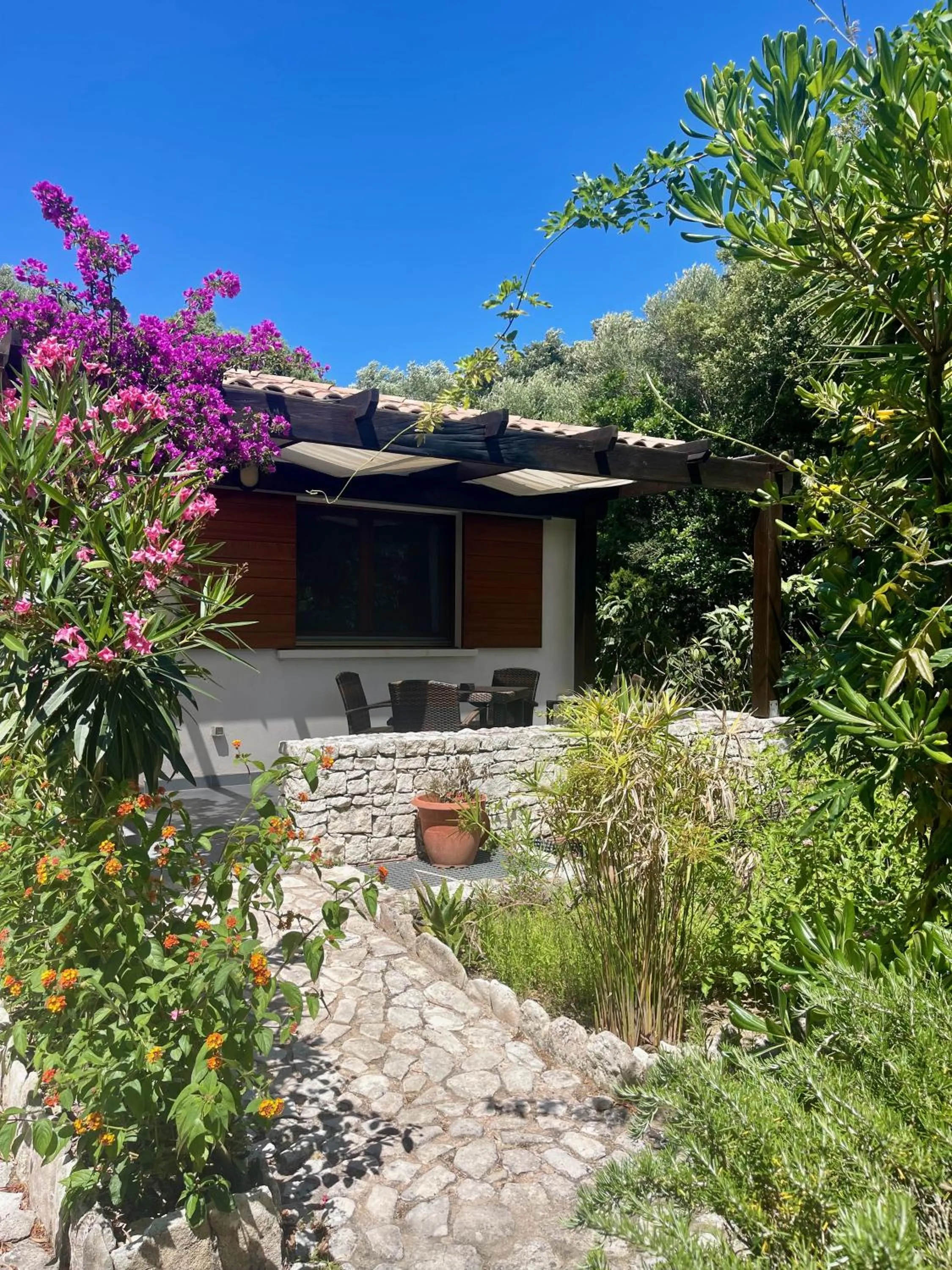 Patio in Poisson Rouge