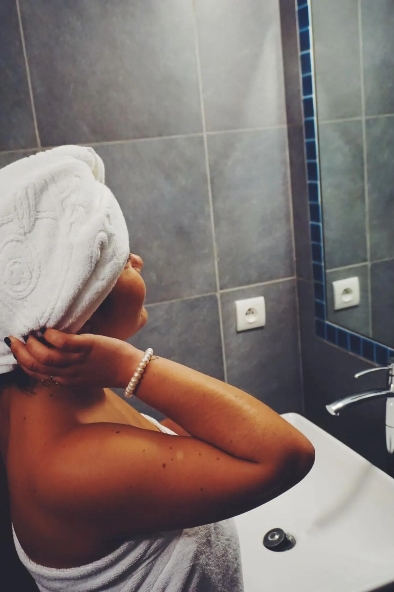 Shower in Poisson Rouge