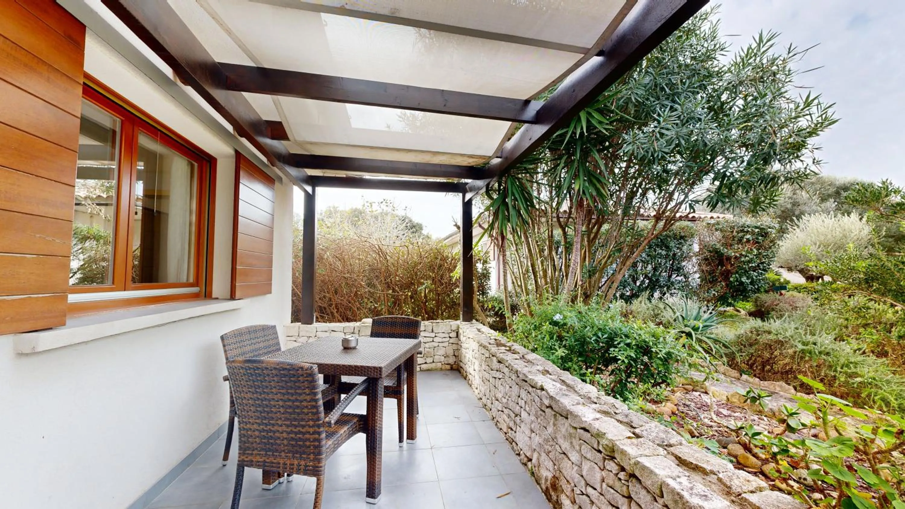 Patio in Poisson Rouge