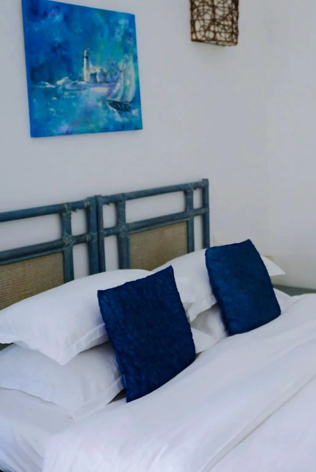 Bed in Poisson Rouge