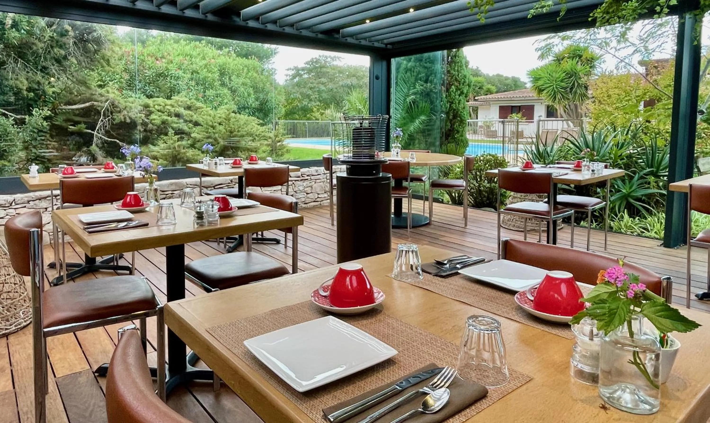 Breakfast in Poisson Rouge