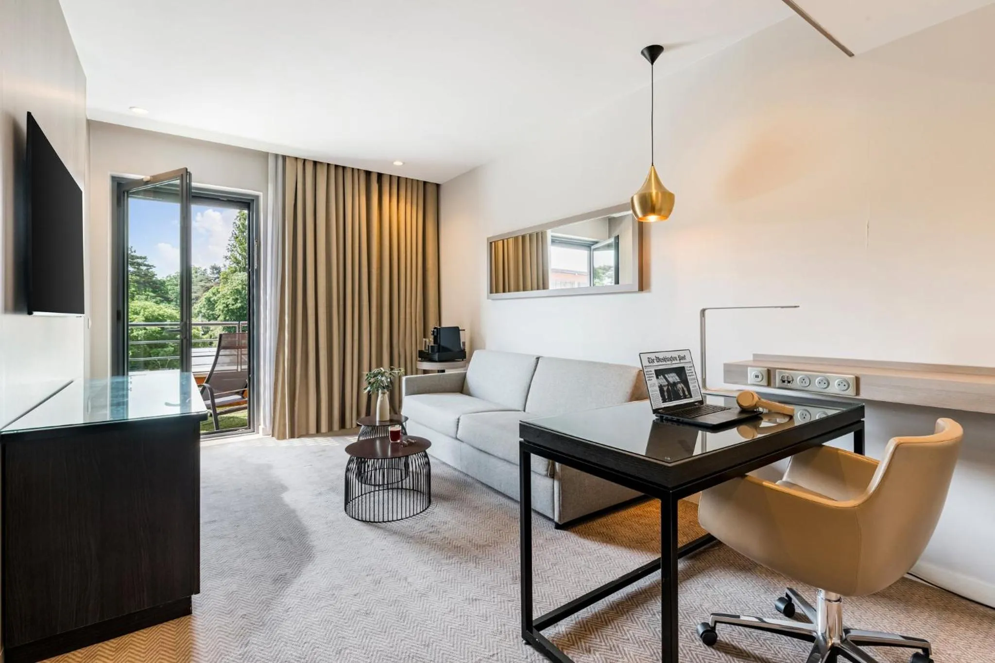 Photo of the whole room in Crowne Plaza Lyon - Cité Internationale