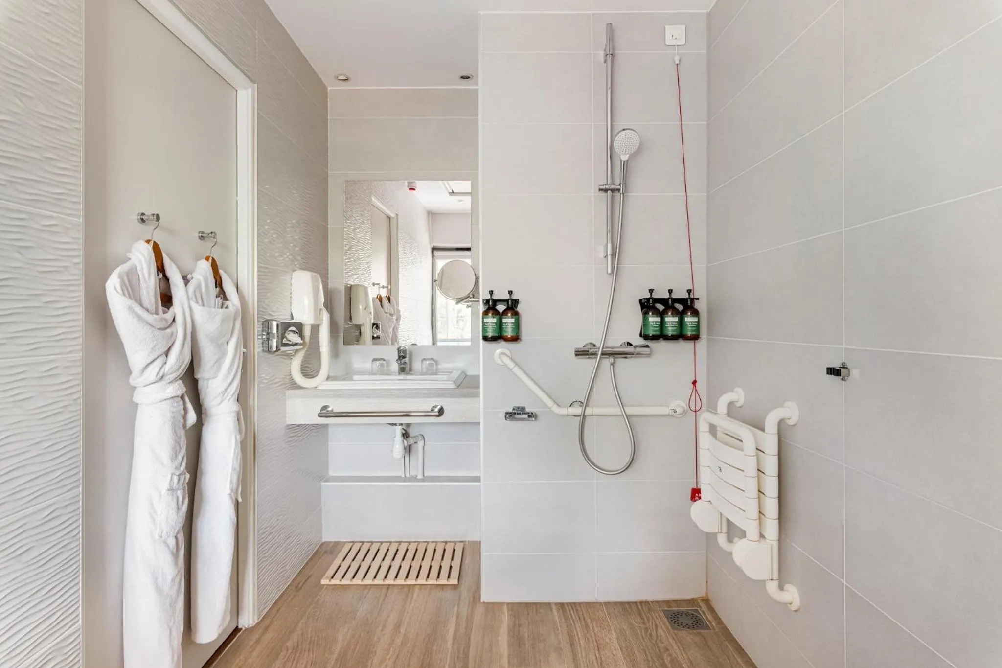 Photo of the whole room in Crowne Plaza Lyon - Cité Internationale