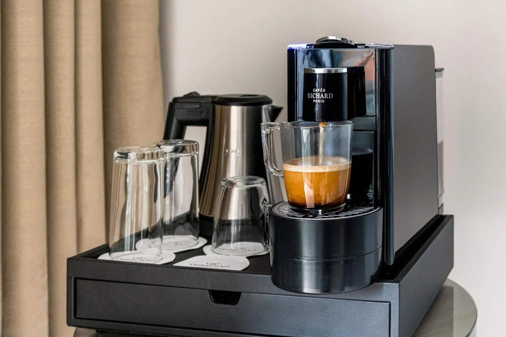 Photo of the whole room in Crowne Plaza Lyon - Cité Internationale