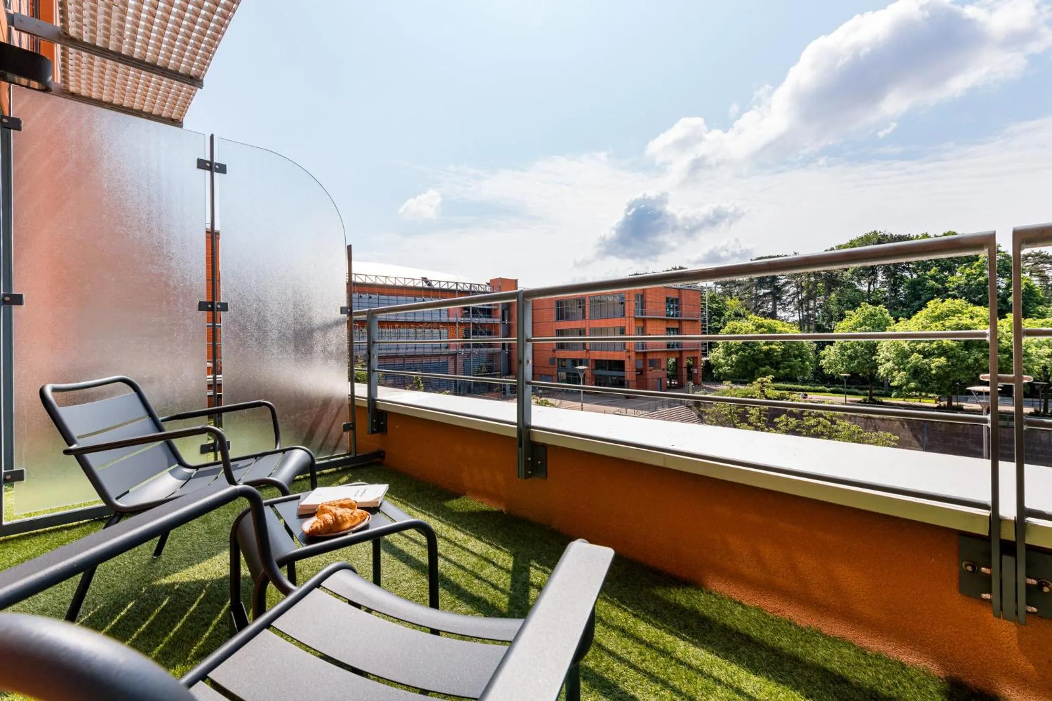 Photo of the whole room in Crowne Plaza Lyon - Cité Internationale