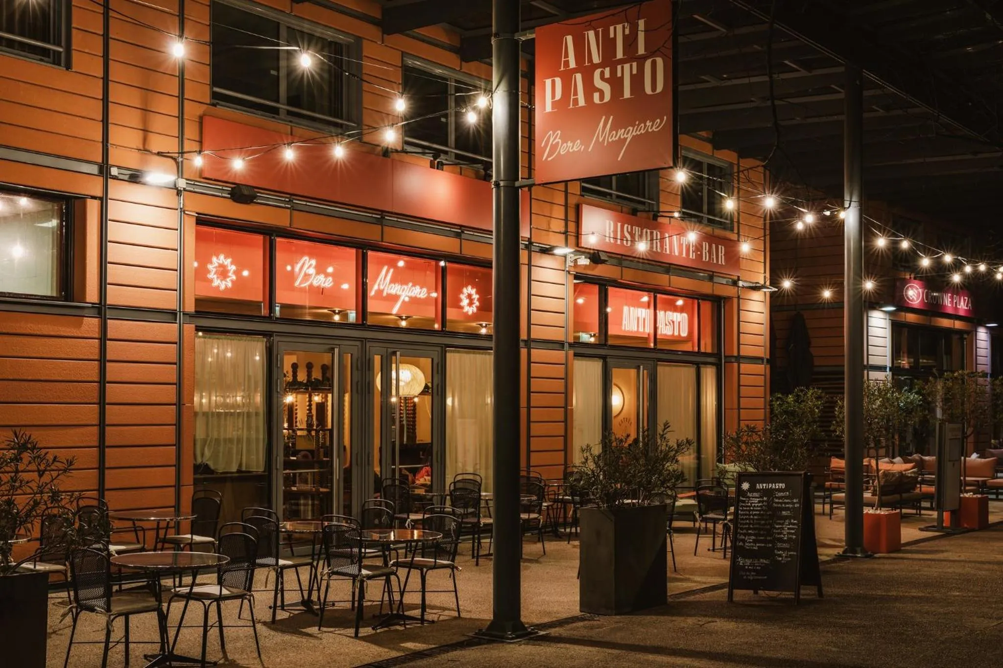 Restaurant/places to eat in Crowne Plaza Lyon - Cité Internationale