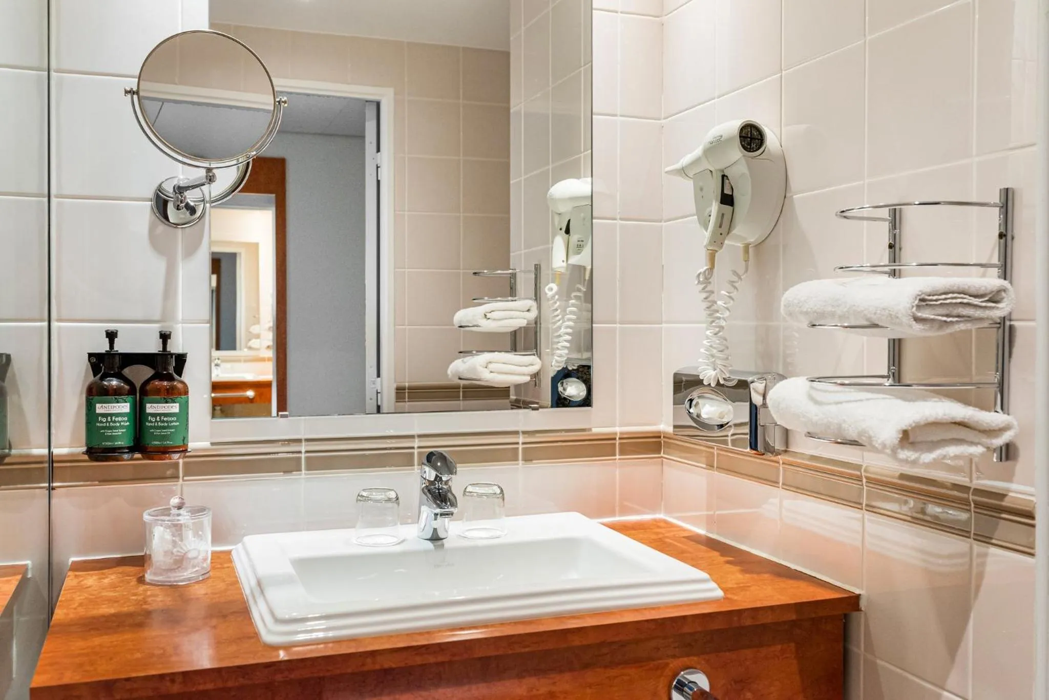 Photo of the whole room in Crowne Plaza Lyon - Cité Internationale