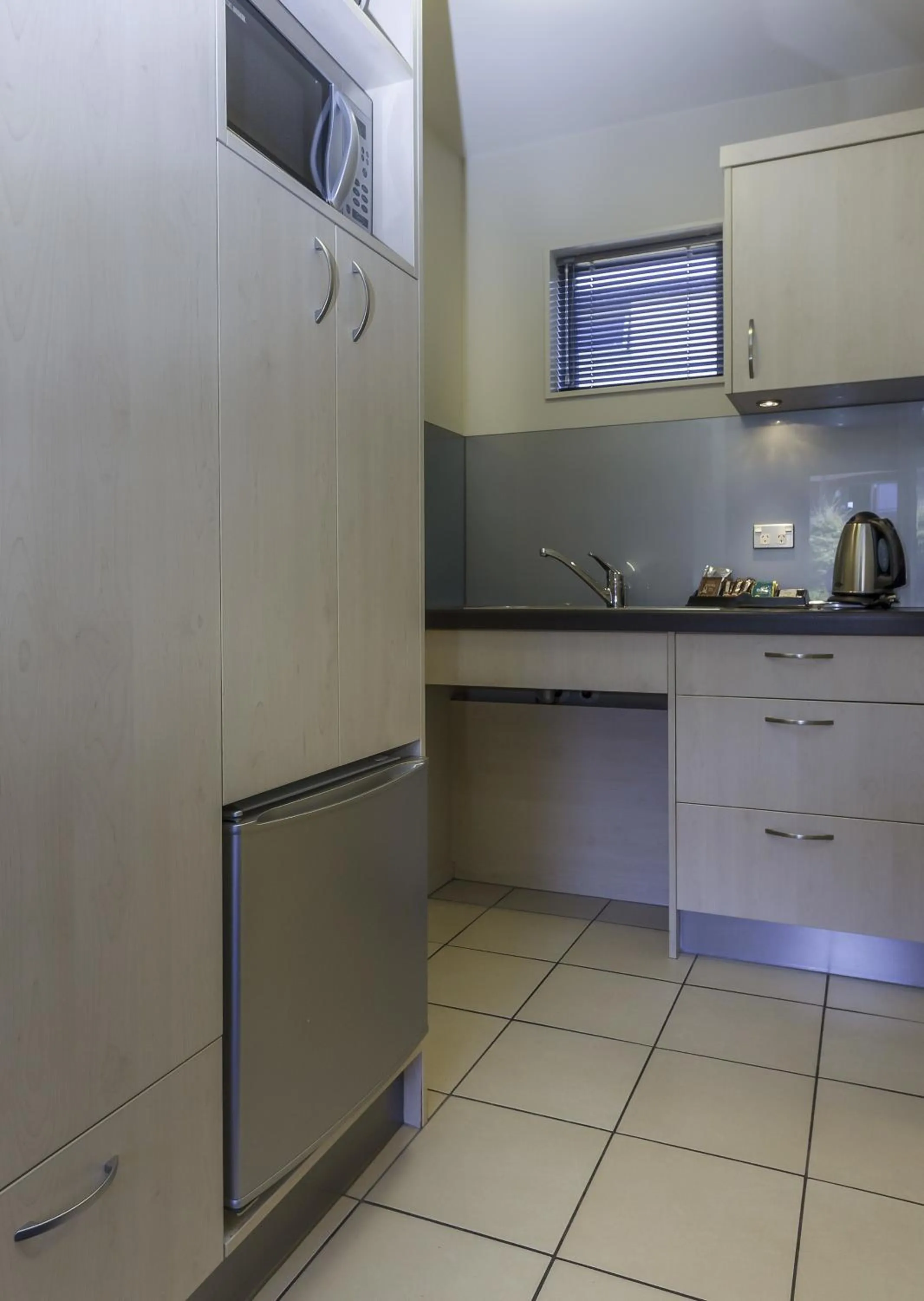 Kitchen or kitchenette in 166 Majestic Court Motel