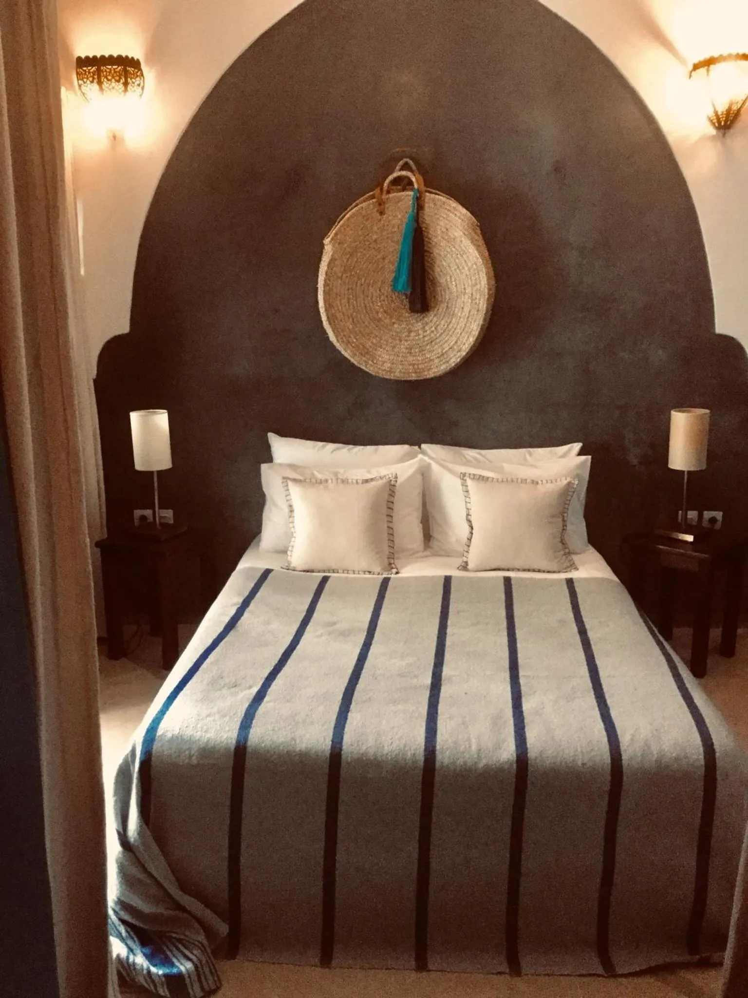 Photo of the whole room, Bed in riad mimoune