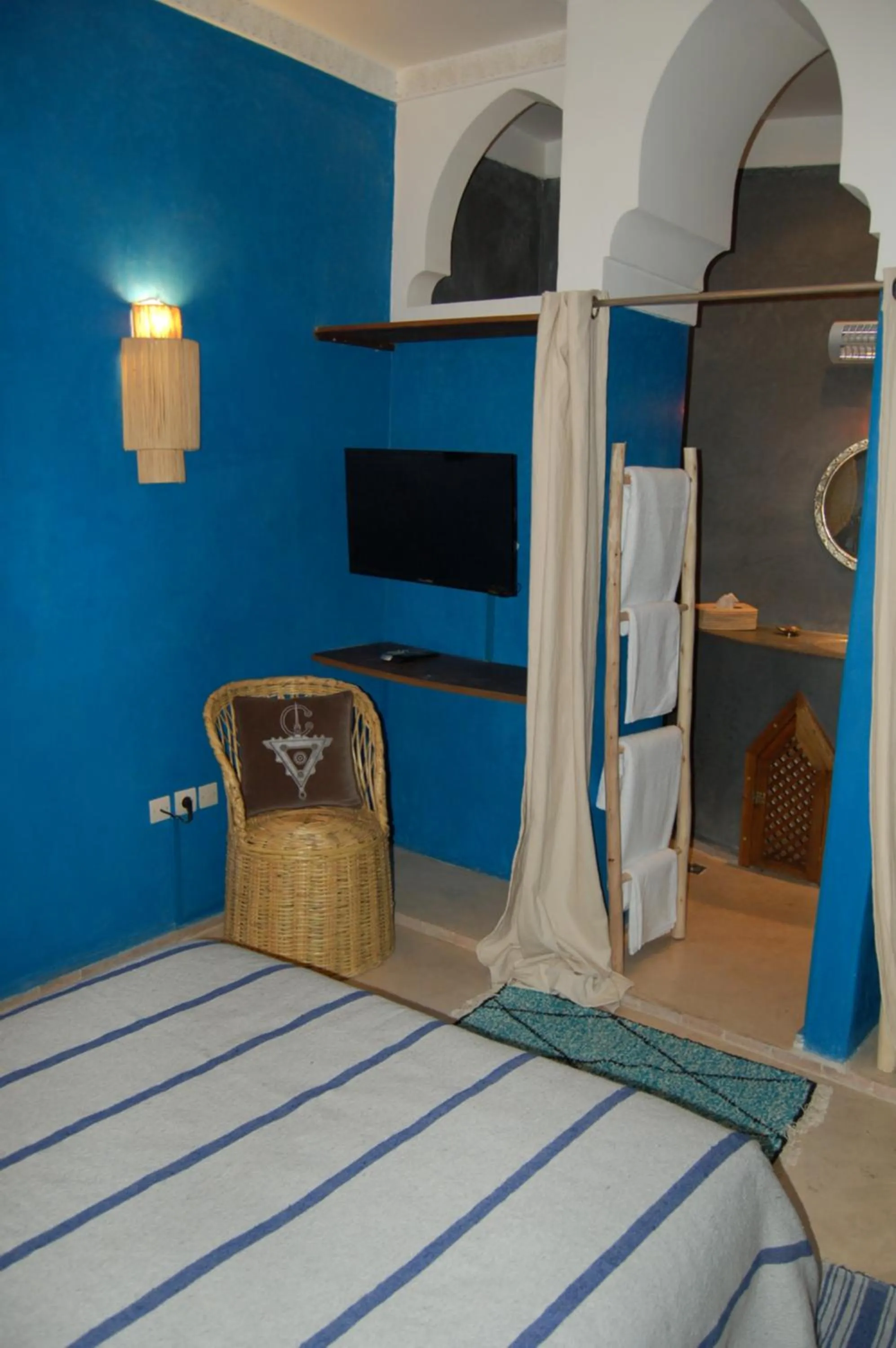 Bathroom, Bed in riad mimoune