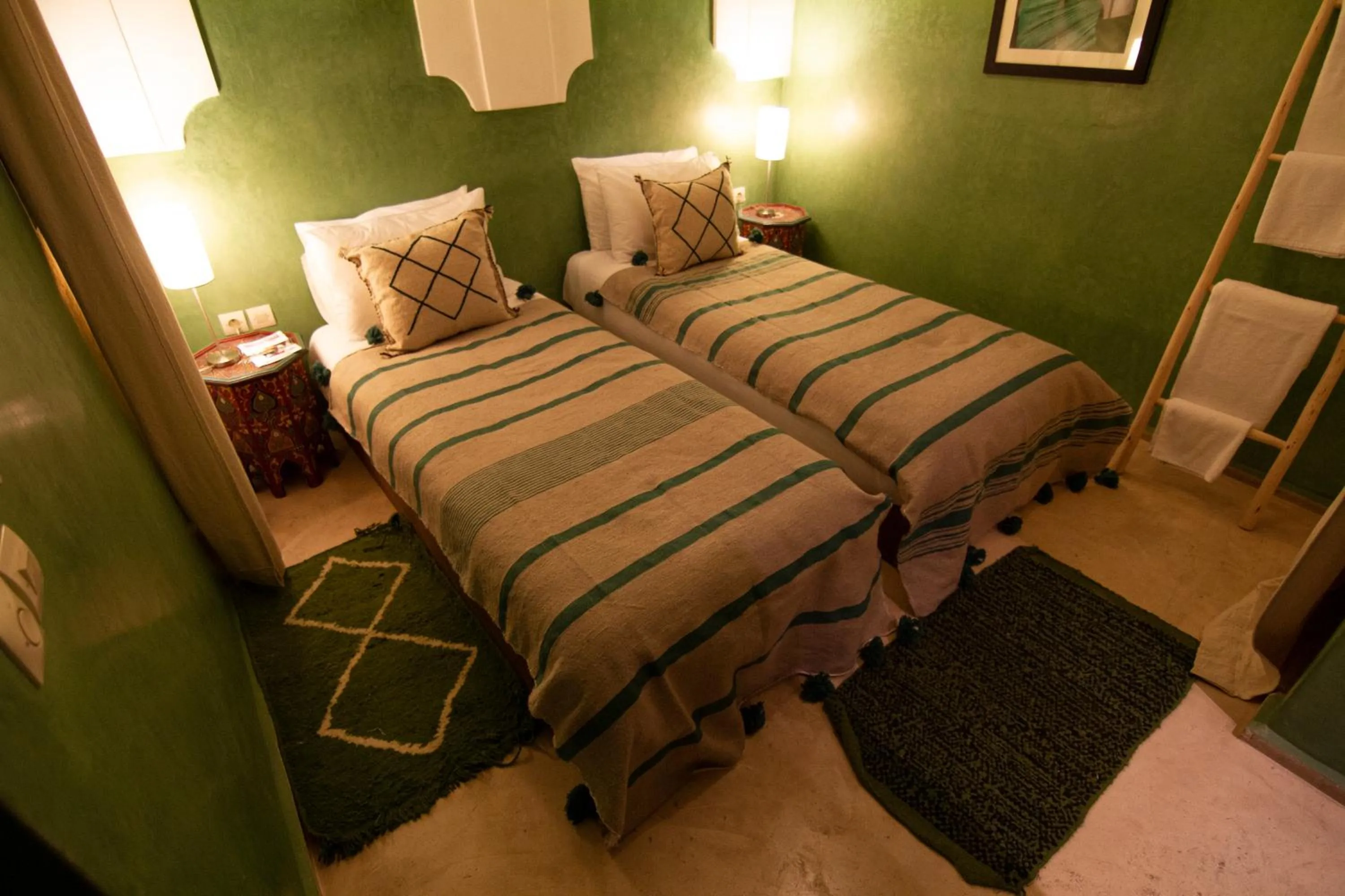 Photo of the whole room, Bed in riad mimoune