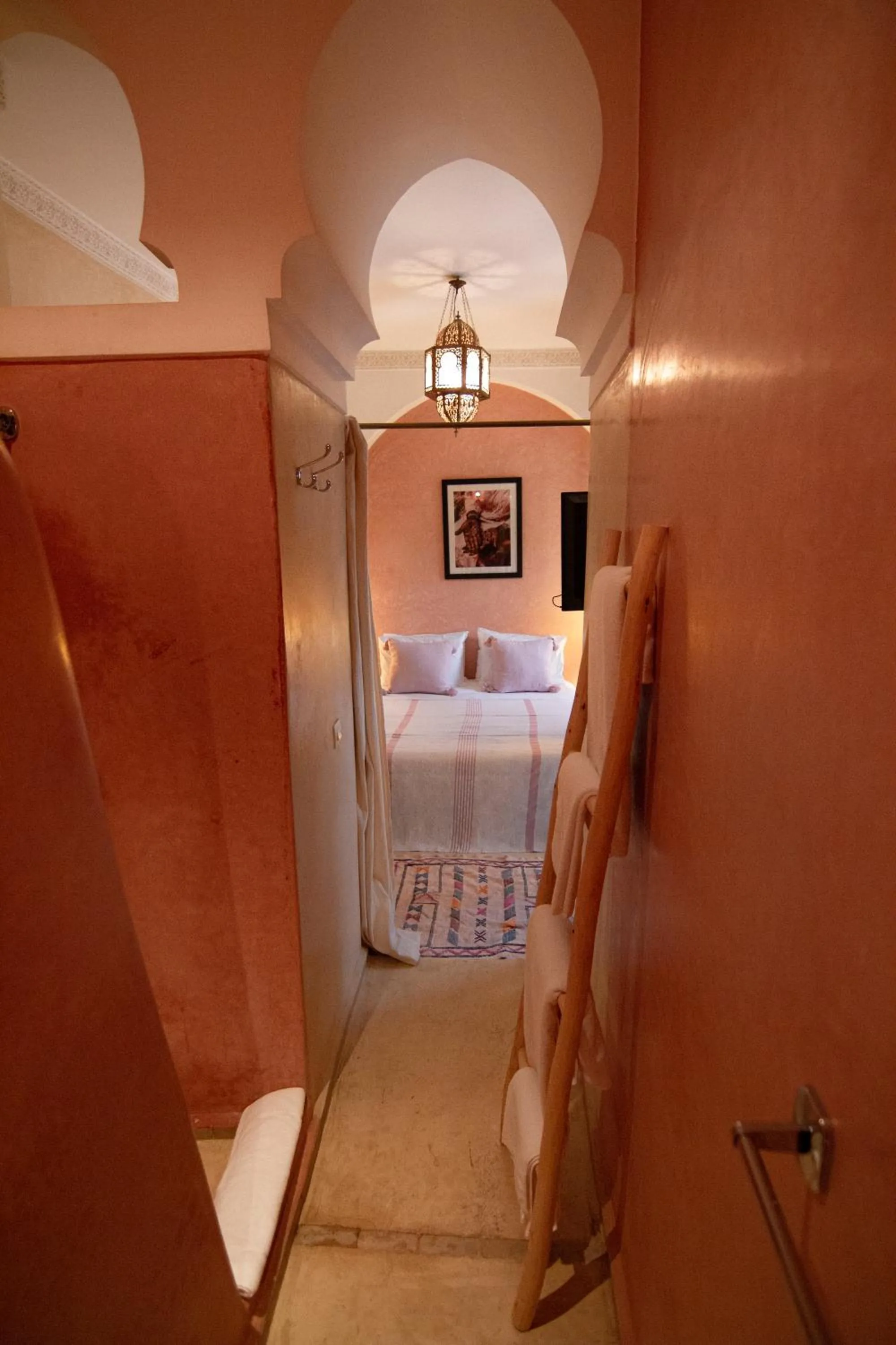 Photo of the whole room, Bed in riad mimoune