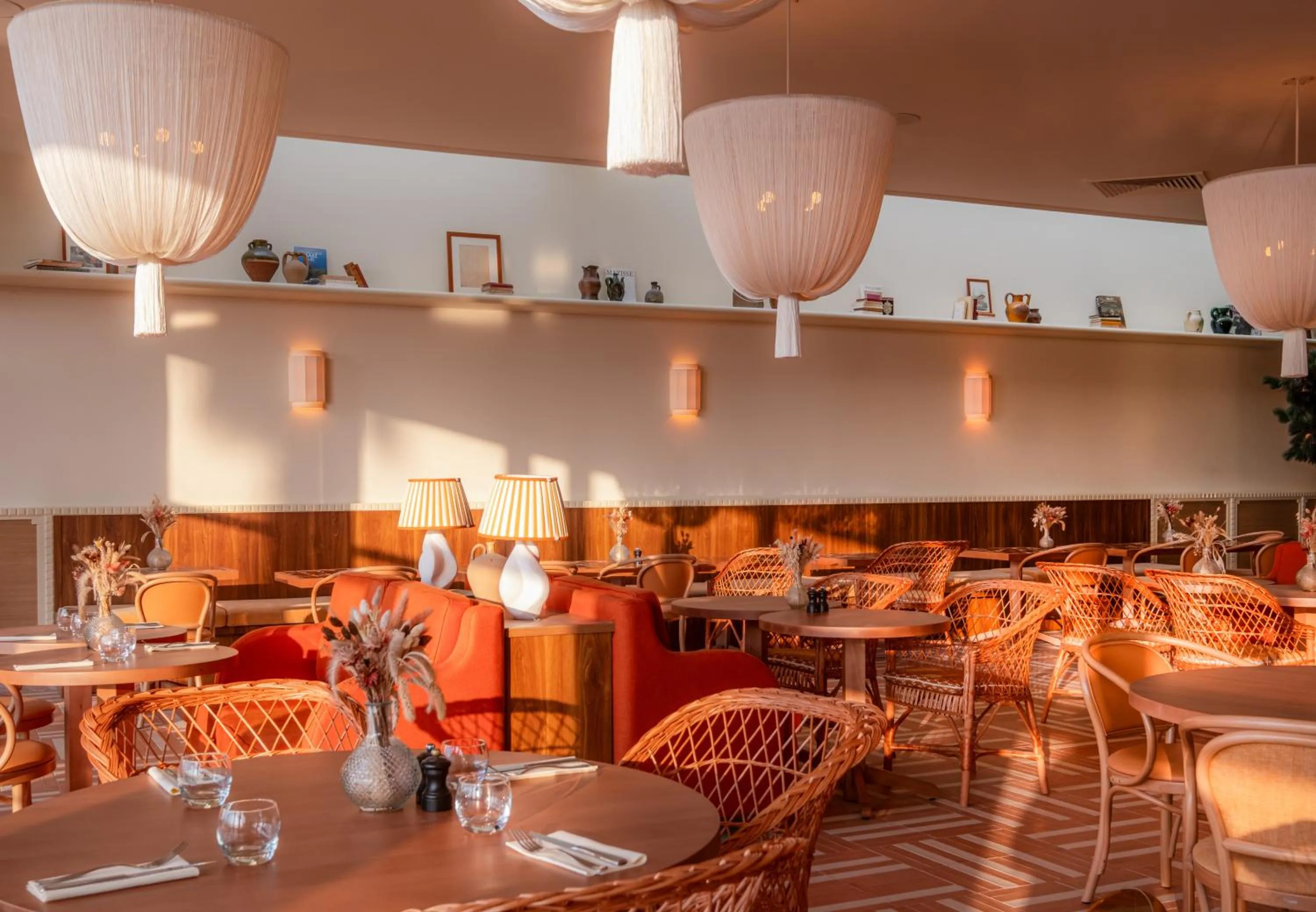 Restaurant/places to eat in Hôtel Villa Massalia