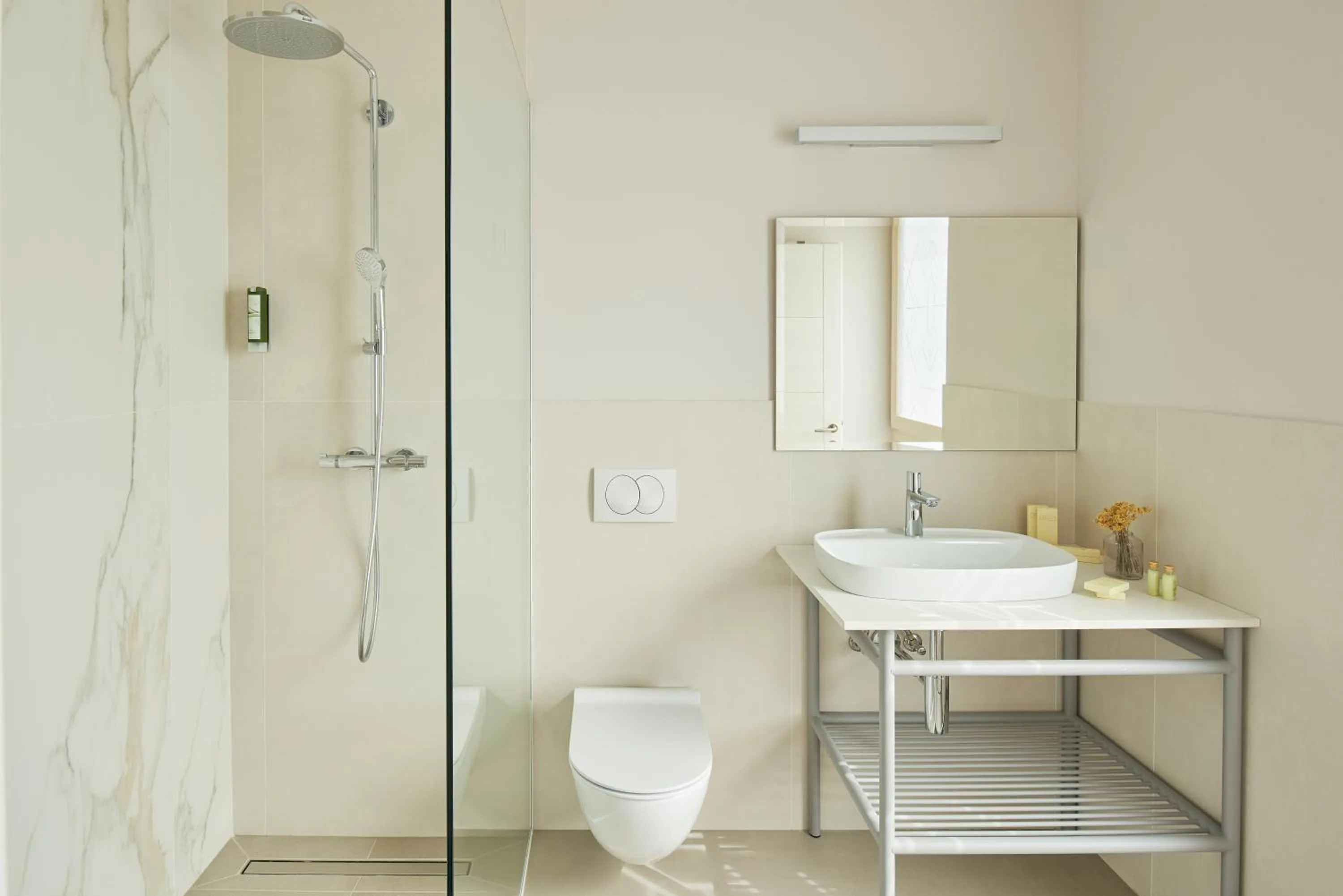 Shower in Eol Apartments Split