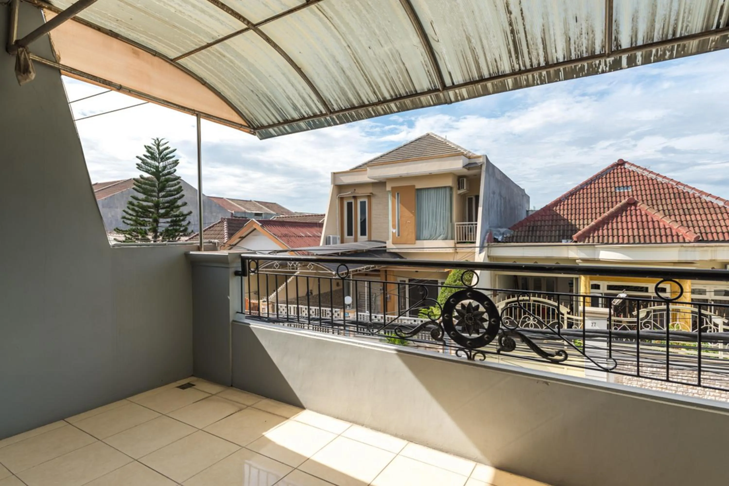 RedDoorz near Widya Mandala University