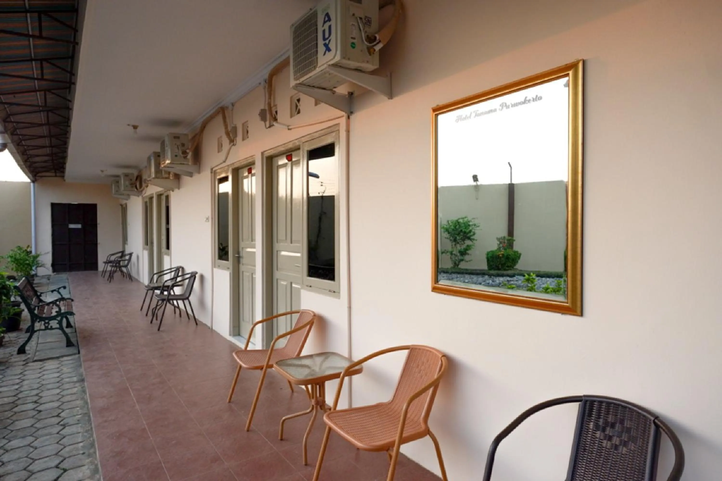 RedDoorz near GOR Satria 3