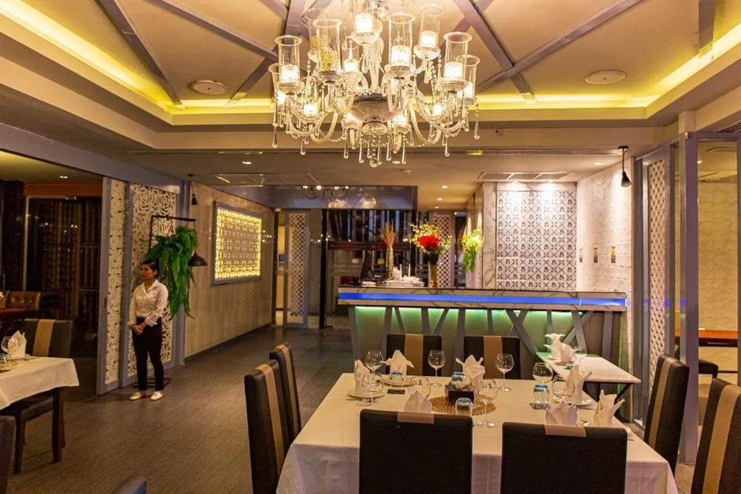 Restaurant/places to eat in Sky dome resotel - โรงแรมสกายโดม รีโซเทล