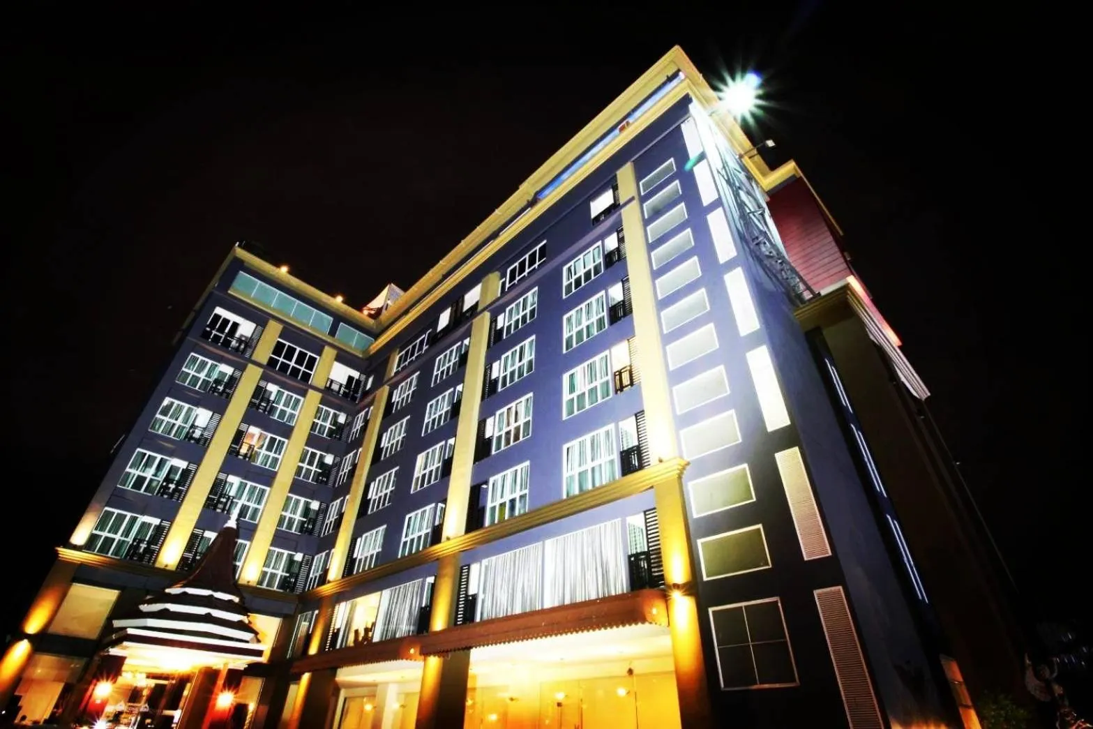 Property building in Sky dome resotel - โรงแรมสกายโดม รีโซเทล