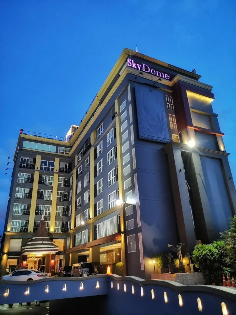 Property building in Sky dome resotel - โรงแรมสกายโดม รีโซเทล