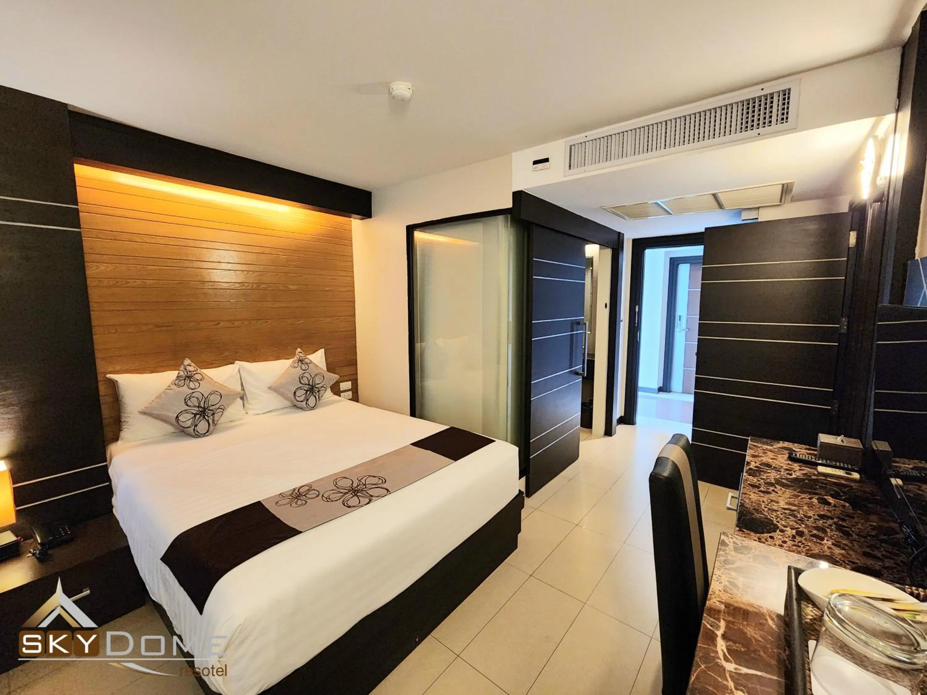Photo of the whole room, Bed in Sky dome resotel - โรงแรมสกายโดม รีโซเทล