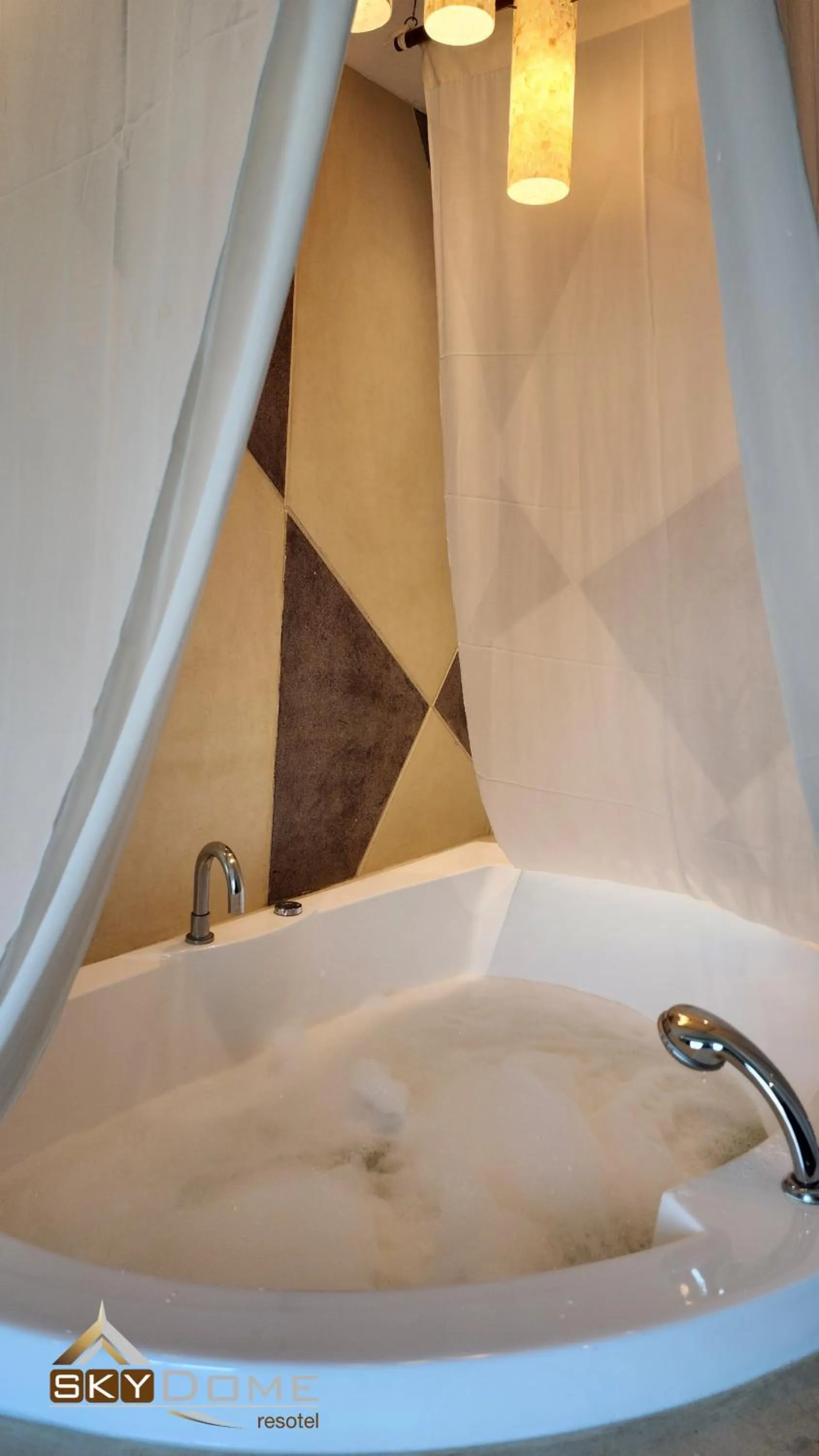 Bath in Sky dome resotel - โรงแรมสกายโดม รีโซเทล