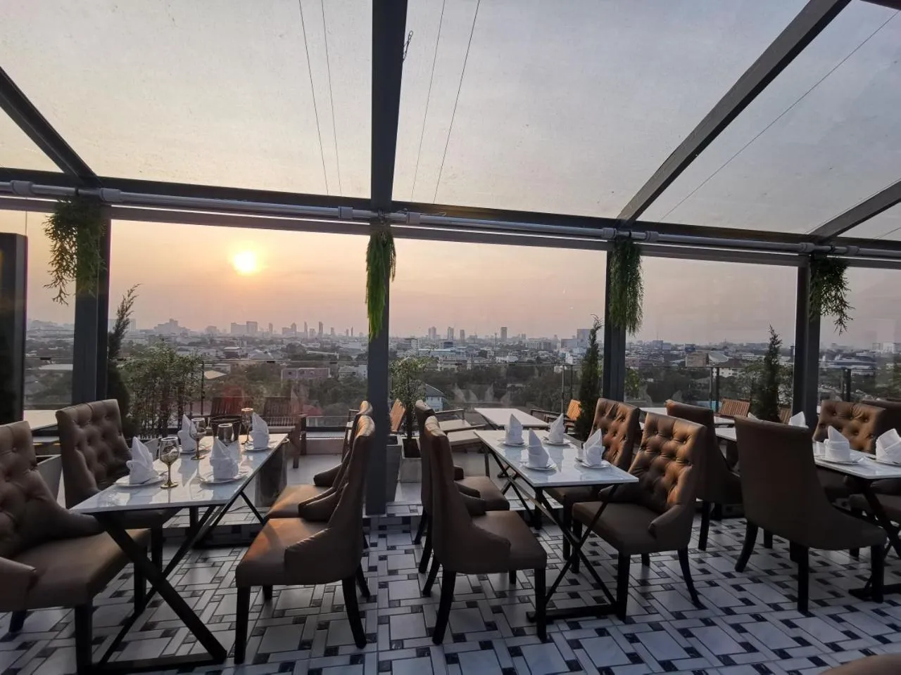 Restaurant/places to eat in Sky dome resotel - โรงแรมสกายโดม รีโซเทล